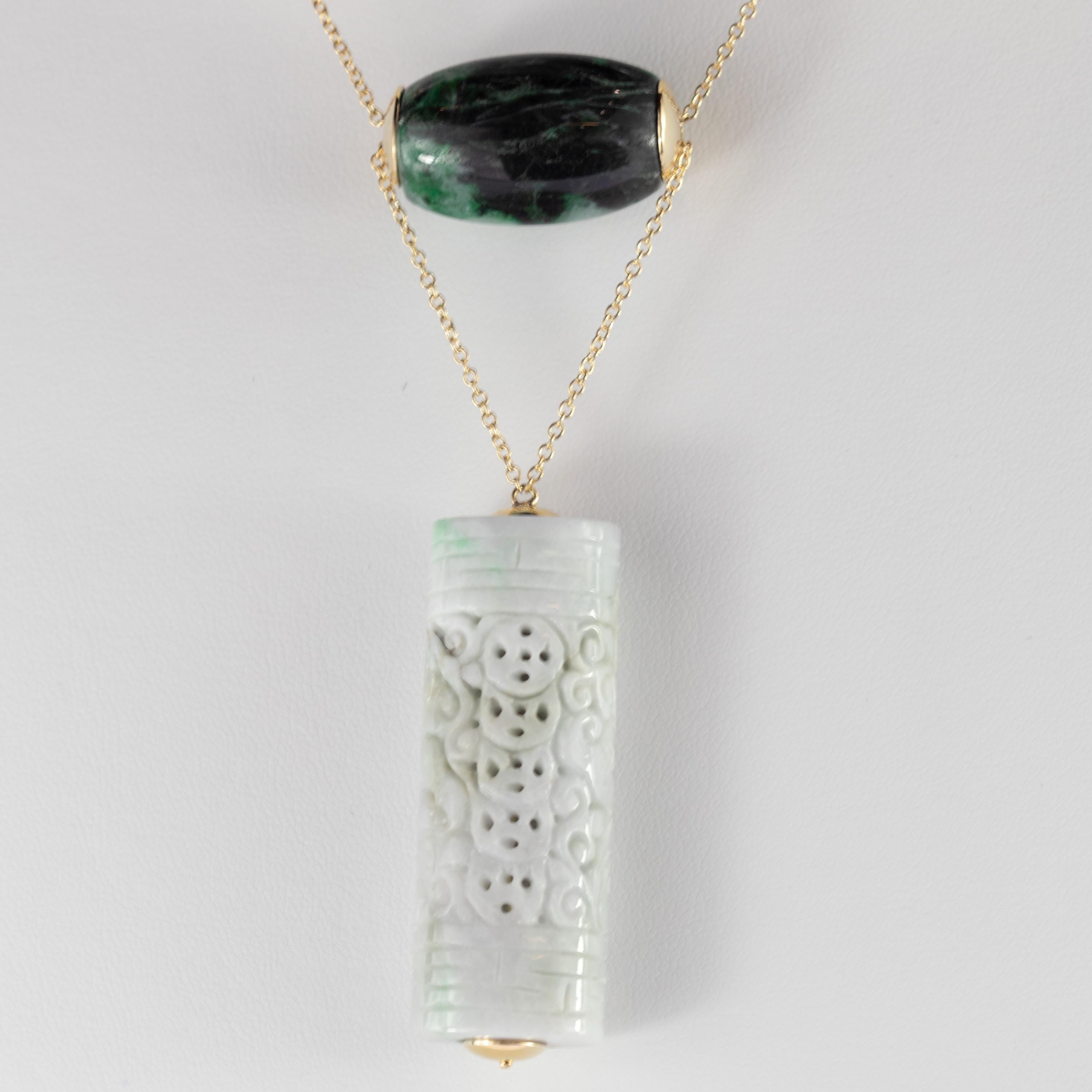 Artisan Chinese Carved Green Jade Omphacite Lavender 18 Karat Yellow Gold Necklace For Sale