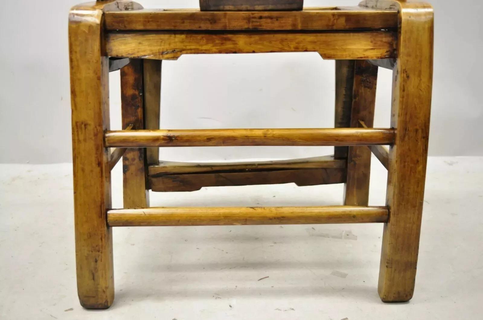 Chaise à accoudoir en bois dur chinois sculpté en forme de fer à cheval, style Ming, dossier en tonneau en vente 2