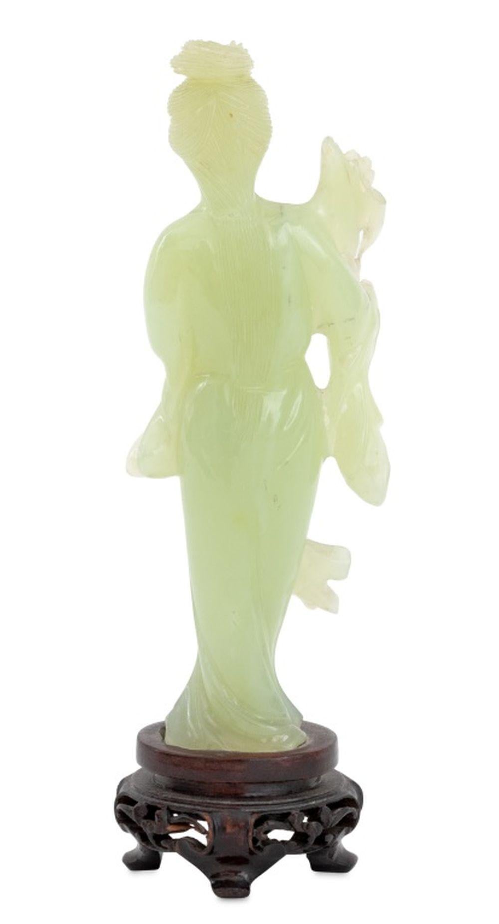 20ième siècle Sculptures chinoises en jade et corail, 4 en vente