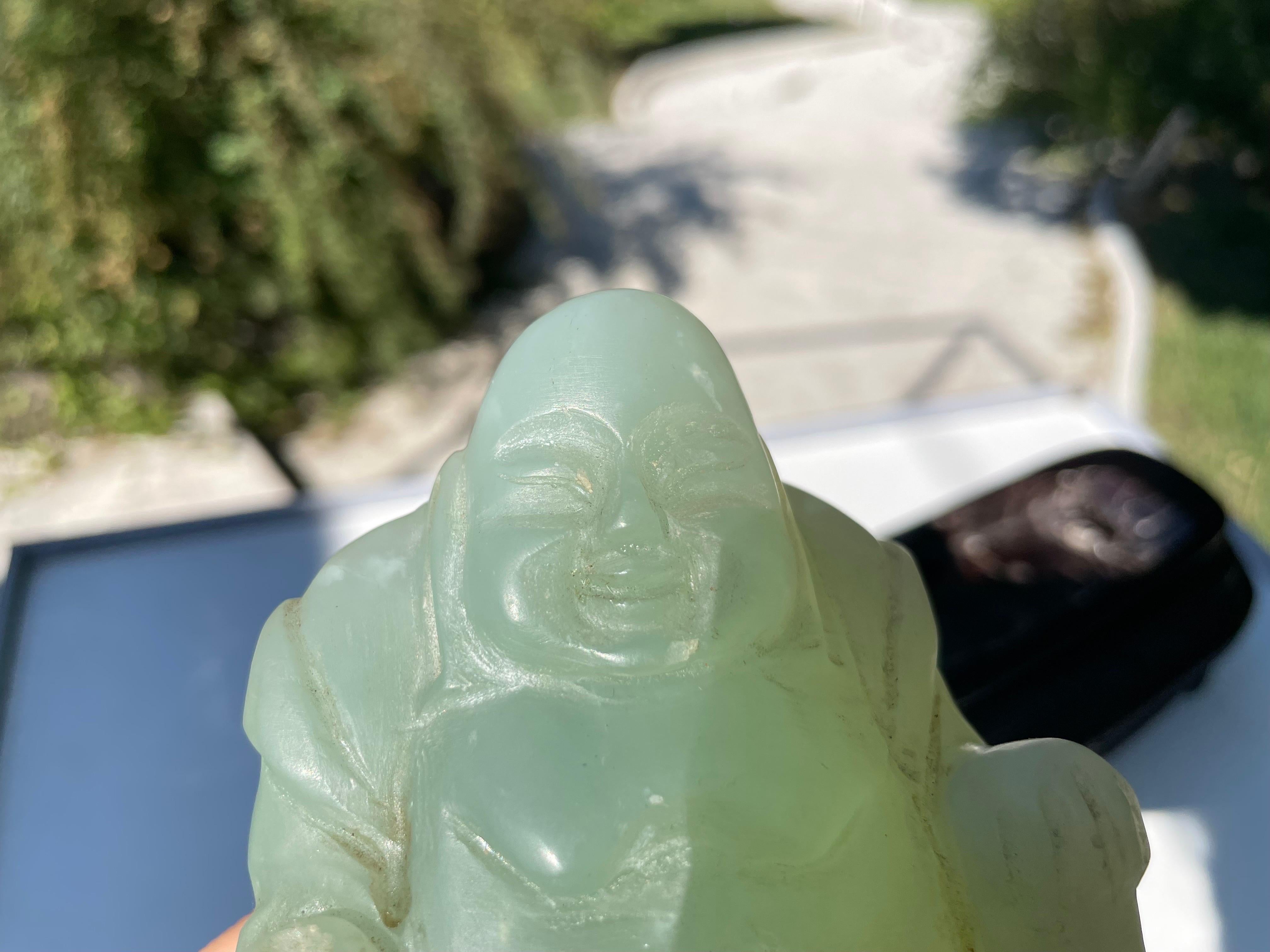 Chinese Carved Jade Figural Sculpture of Laughing Buddha, Budai, 20th Century In Good Condition For Sale In Auribeau sur Siagne, FR