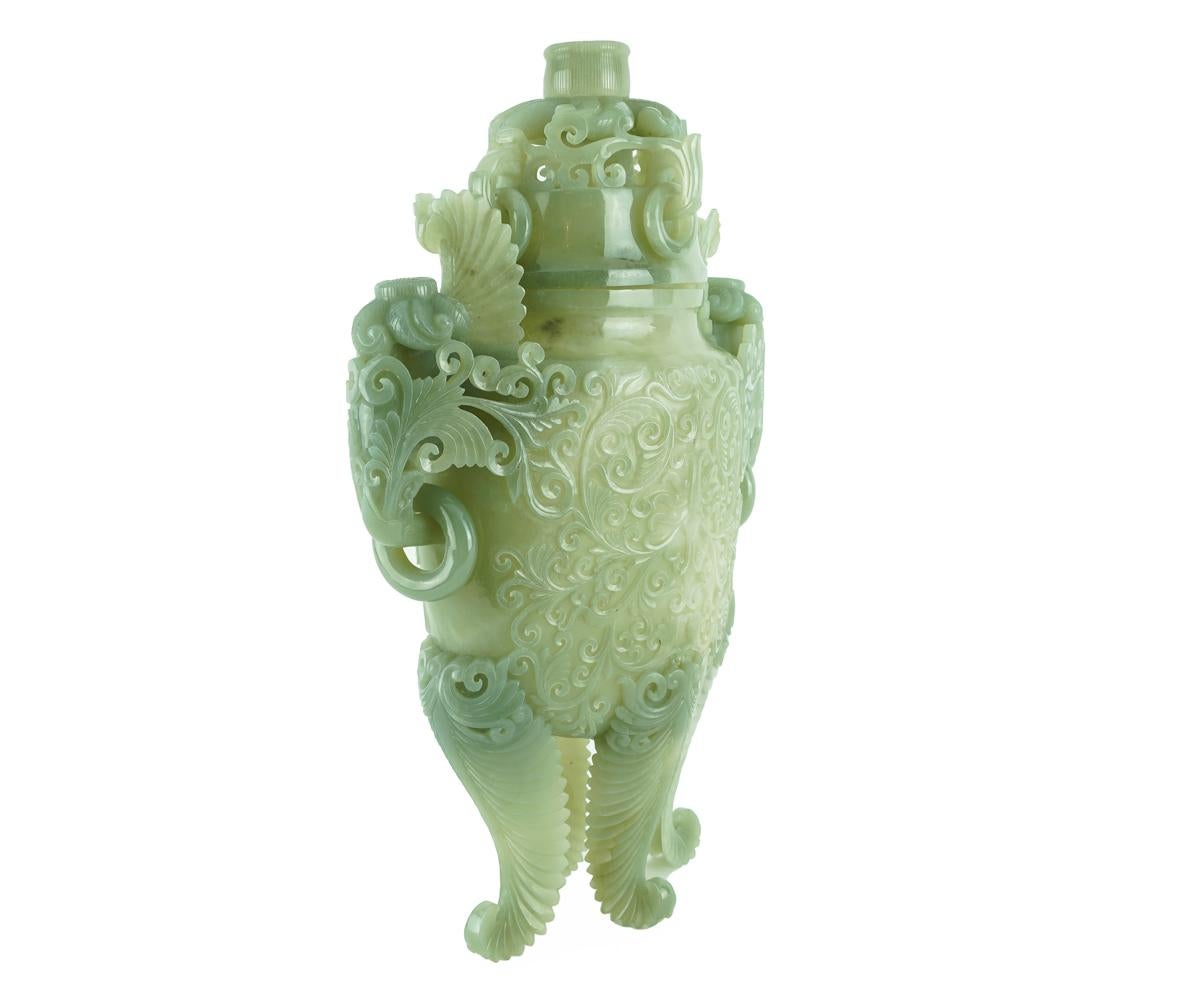 Chinese Carved Jade Urn with Lid In Good Condition In Laguna Beach, CA