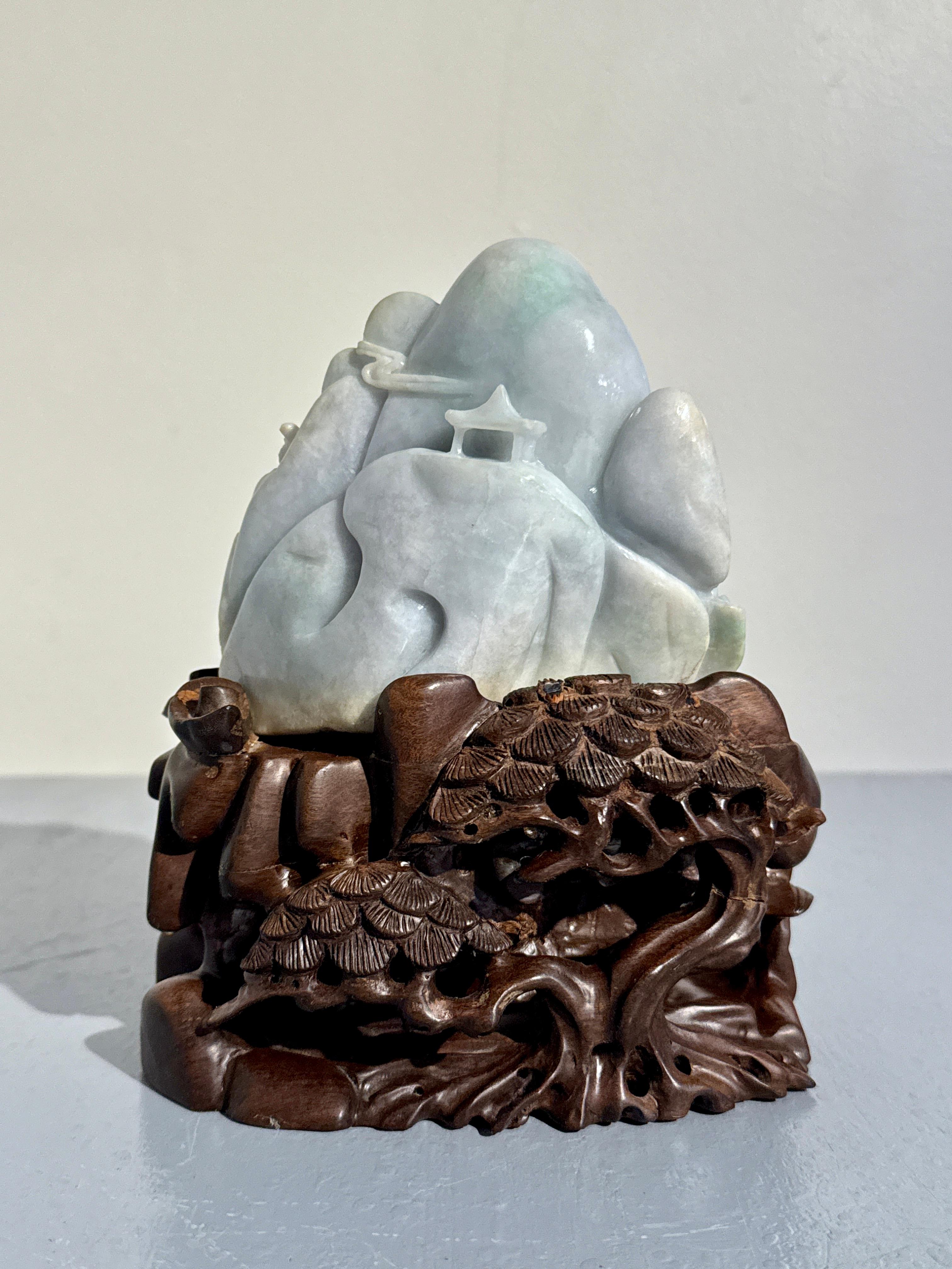 Chinois Grotte de blocs en jadéite sculptée sur stand en bois dur, 20e siècle, Chine en vente