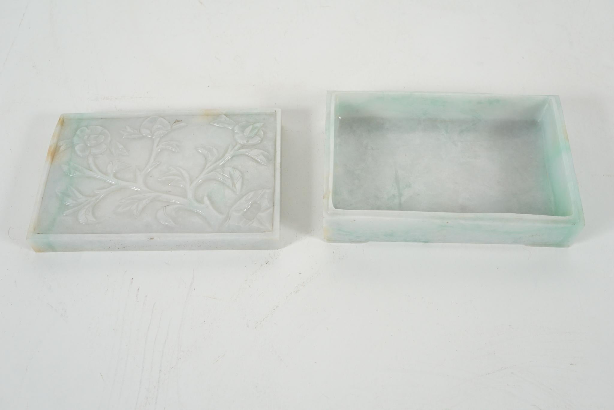 Chinese Carved Jadeite Cigarette Box and Cover In Good Condition For Sale In Hudson, NY