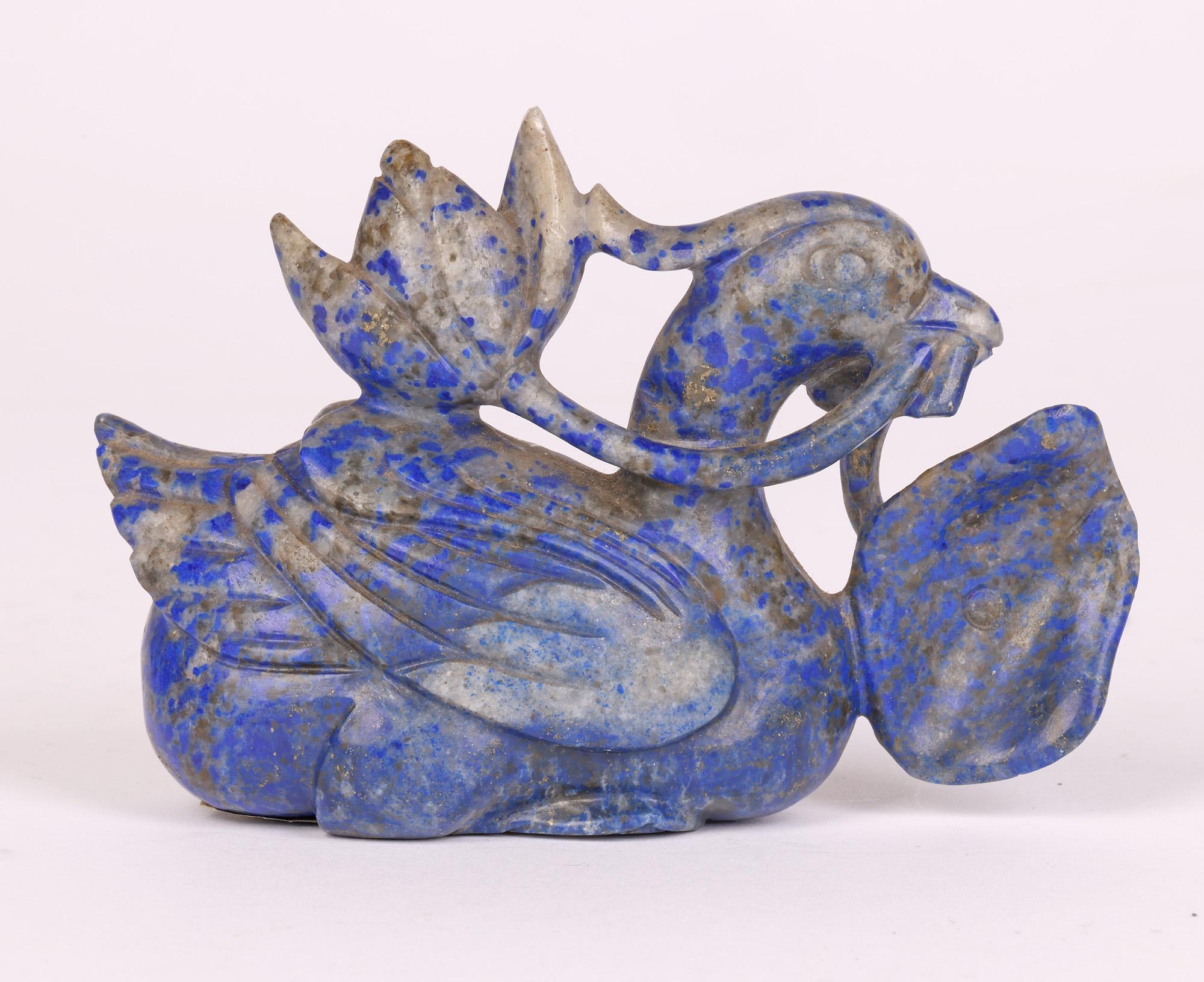 Figure chinoise sculptée en lapis-lazuli, canard et fleur de lotus   en vente 4