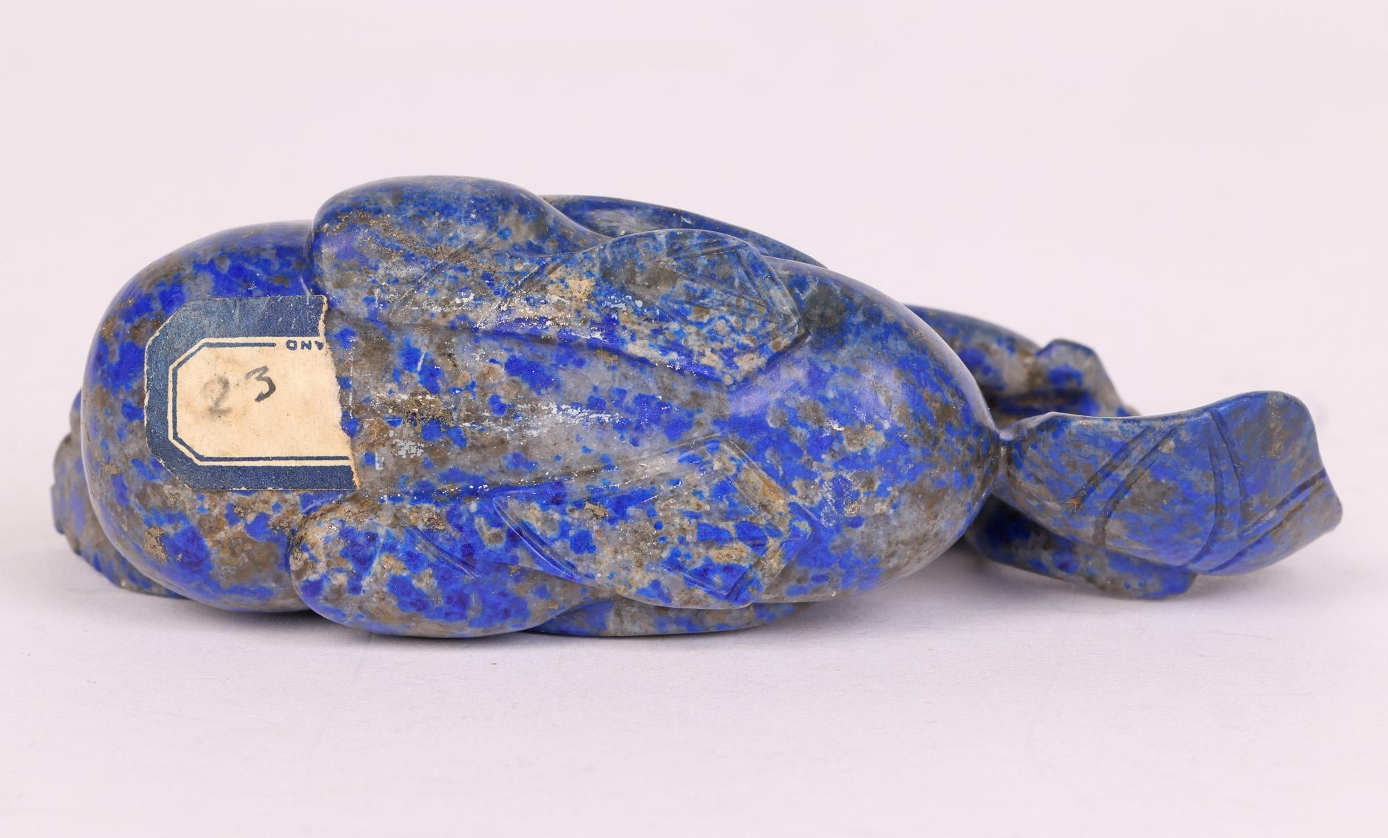 Figure chinoise sculptée en lapis-lazuli, canard et fleur de lotus   en vente 5