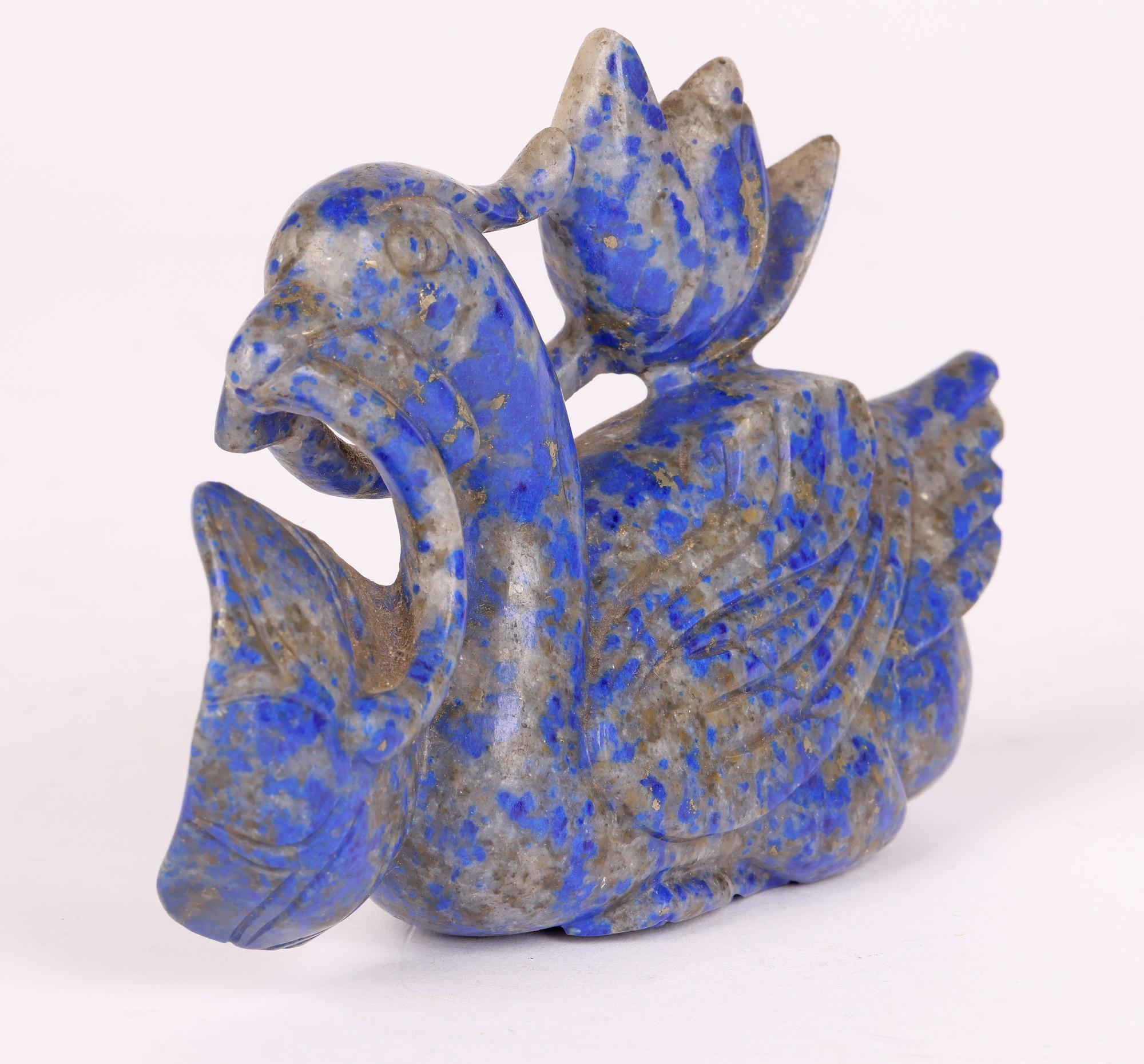 Figure chinoise sculptée en lapis-lazuli, canard et fleur de lotus   en vente 6