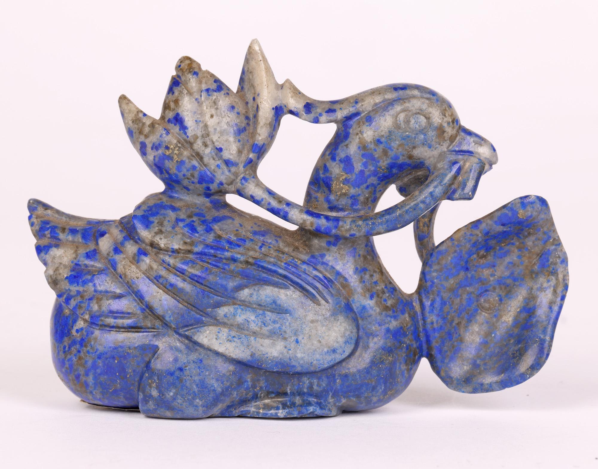 Chinesische geschnitzte Lapislazuli-Ente und Lotusblumenfigur (Handgeschnitzt) im Angebot