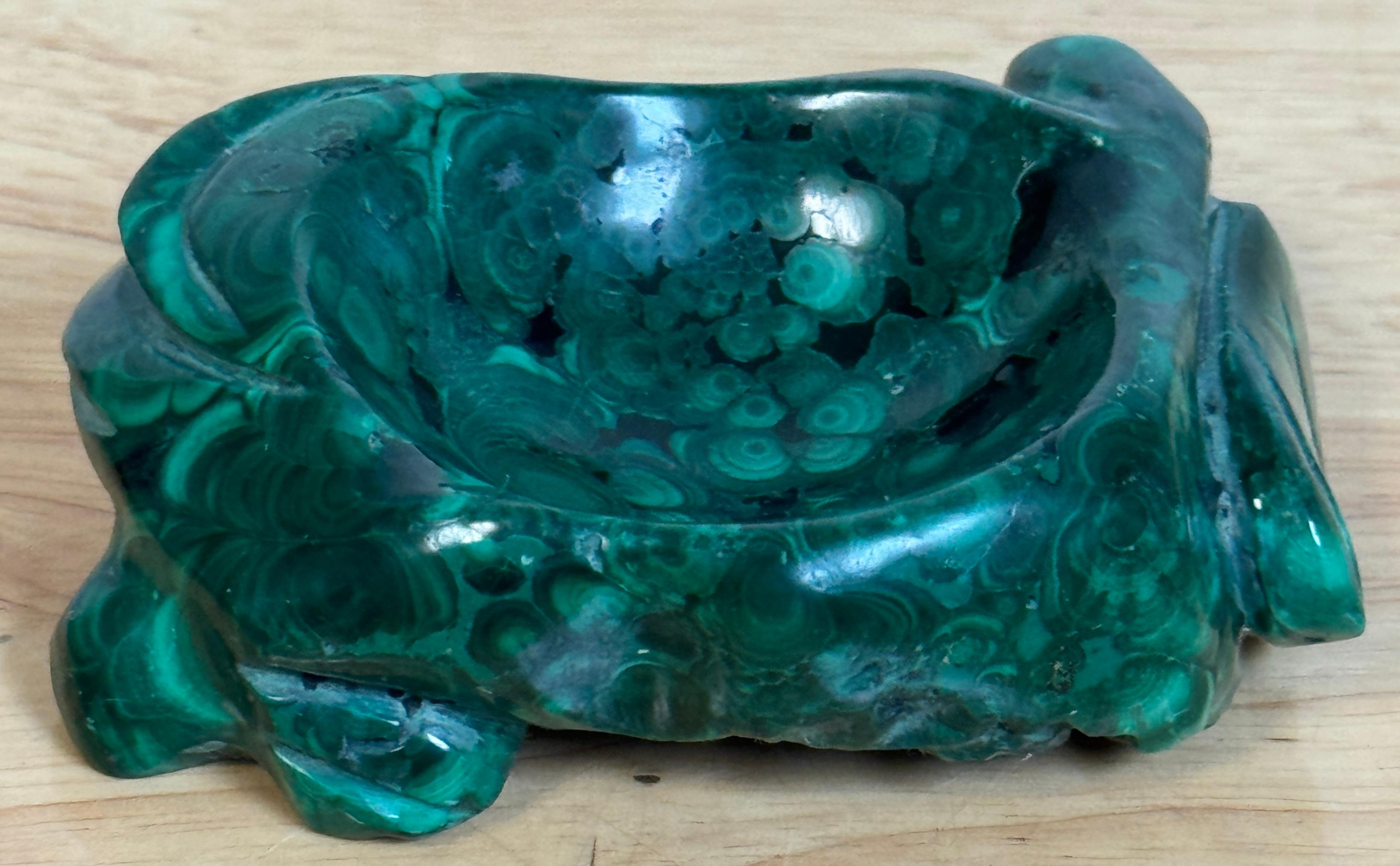 Chinese Carved Malachite Scholar’s Brush Washer in the Form of a Lotus Leaf For Sale 3