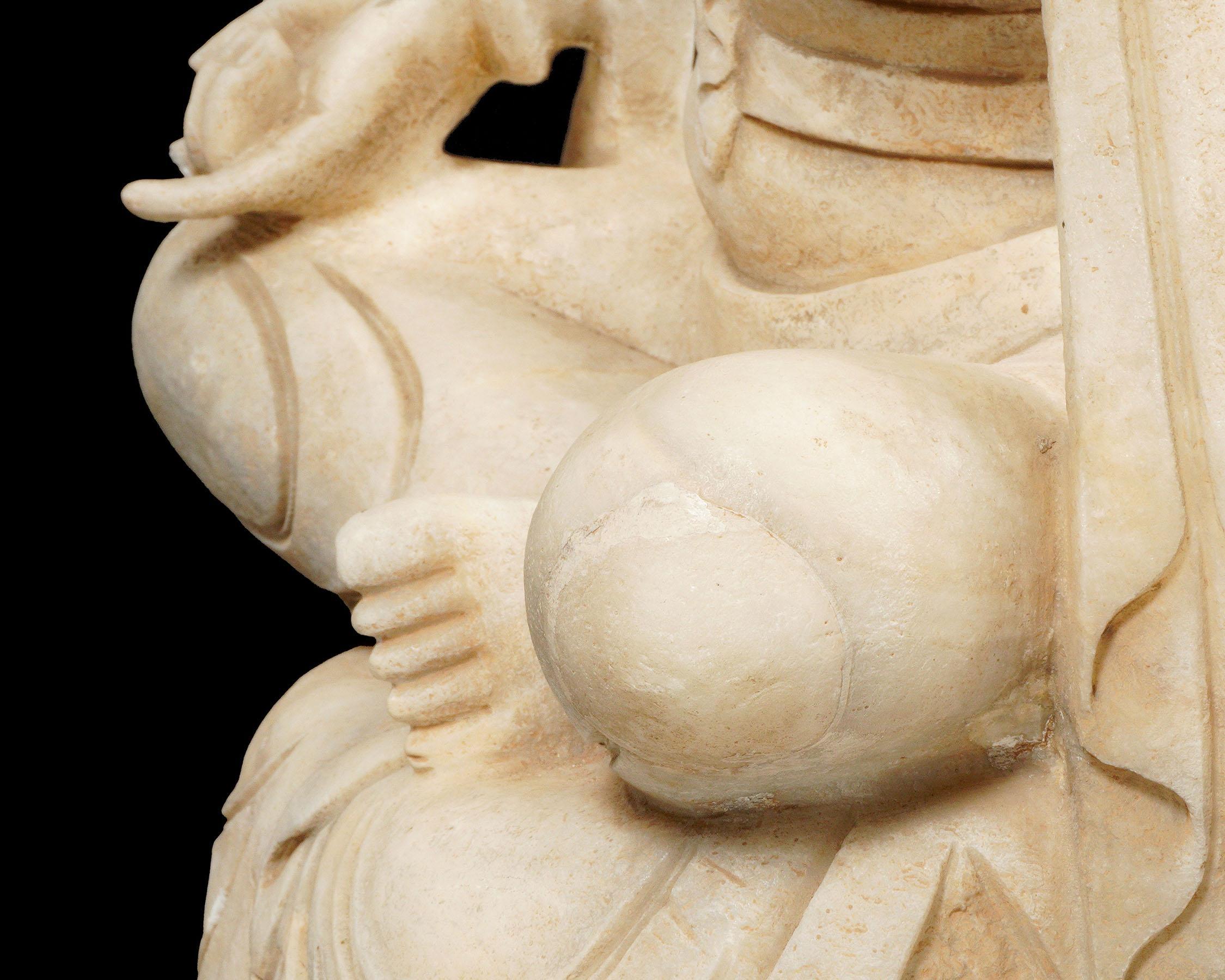 Esportazione cinese Guanyin seduto in marmo intagliato cinese in vendita