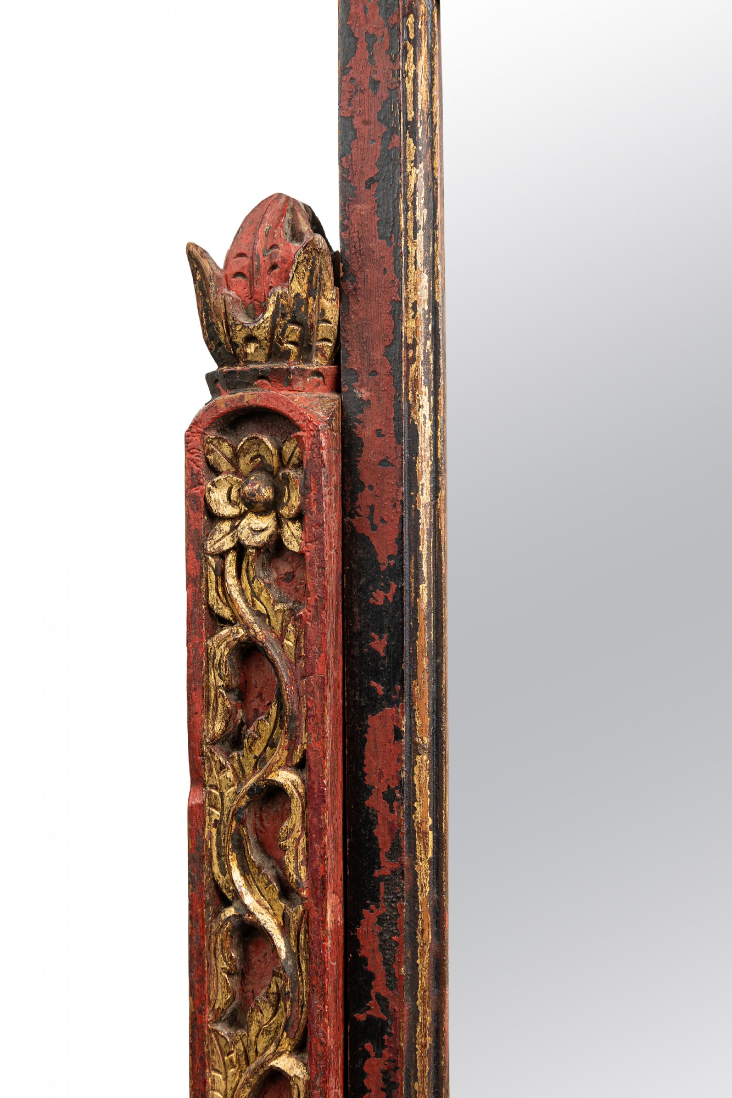 Table de toilette / miroir de coiffeuse chinois en bois peint sculpté avec rehauts dorés en vente 7