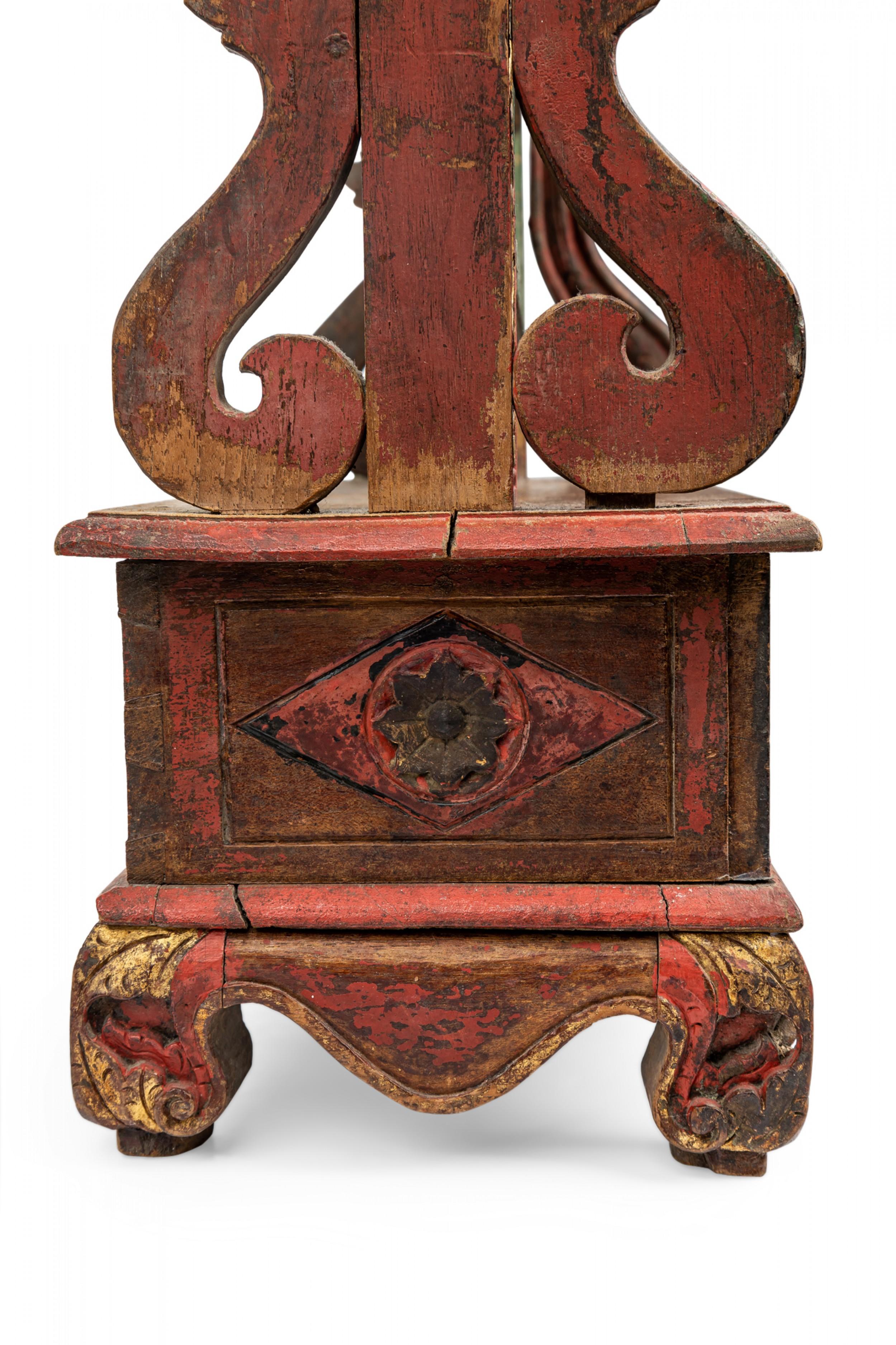Table de toilette / miroir de coiffeuse chinois en bois peint sculpté avec rehauts dorés en vente 8