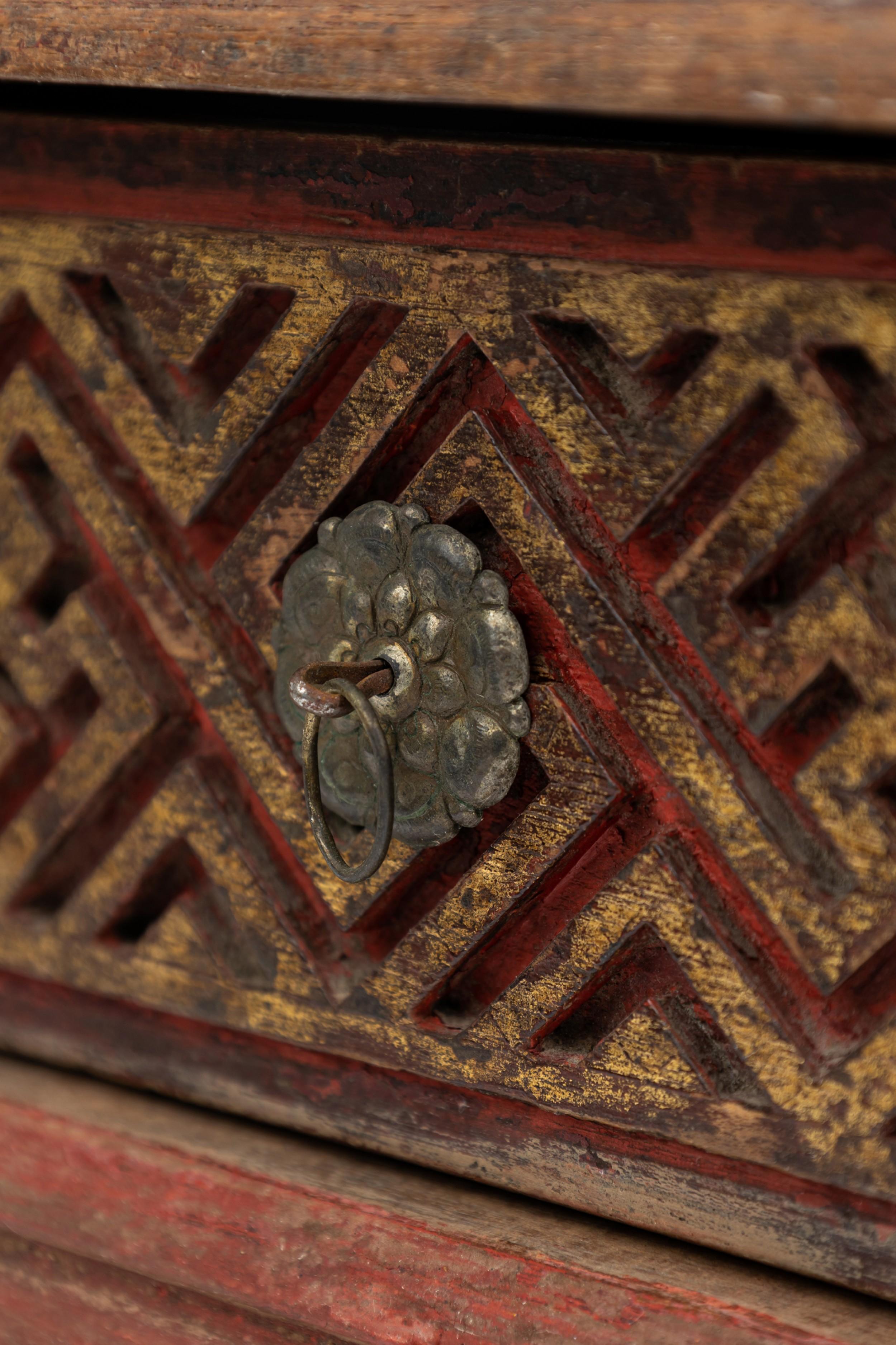 Table de toilette / miroir de coiffeuse chinois en bois peint sculpté avec rehauts dorés en vente 1