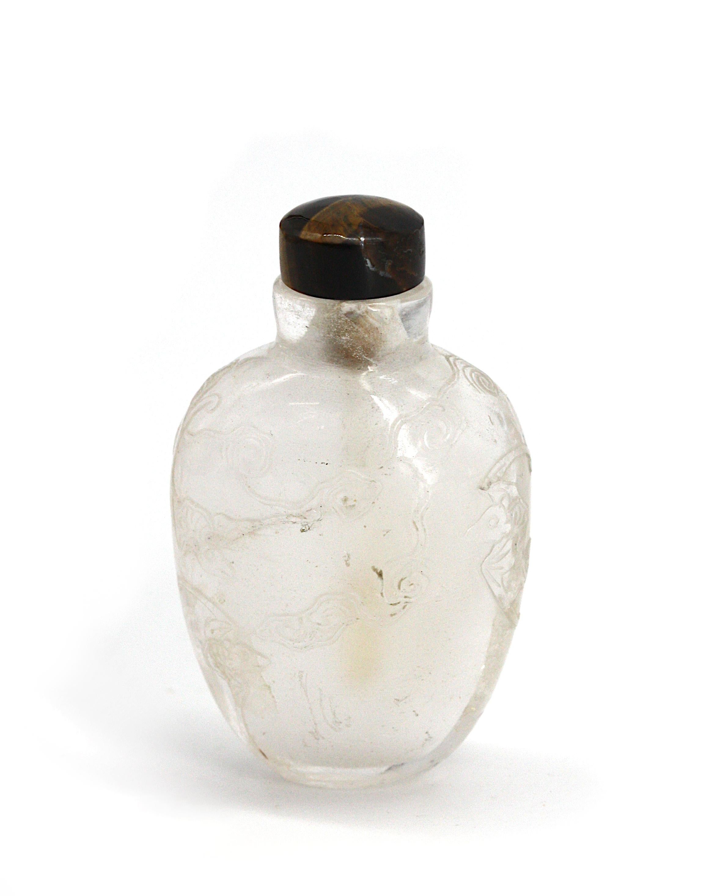 Snuff bottle cinese in cristallo di rocca intagliato In condizioni buone in vendita a West Palm Beach, FL