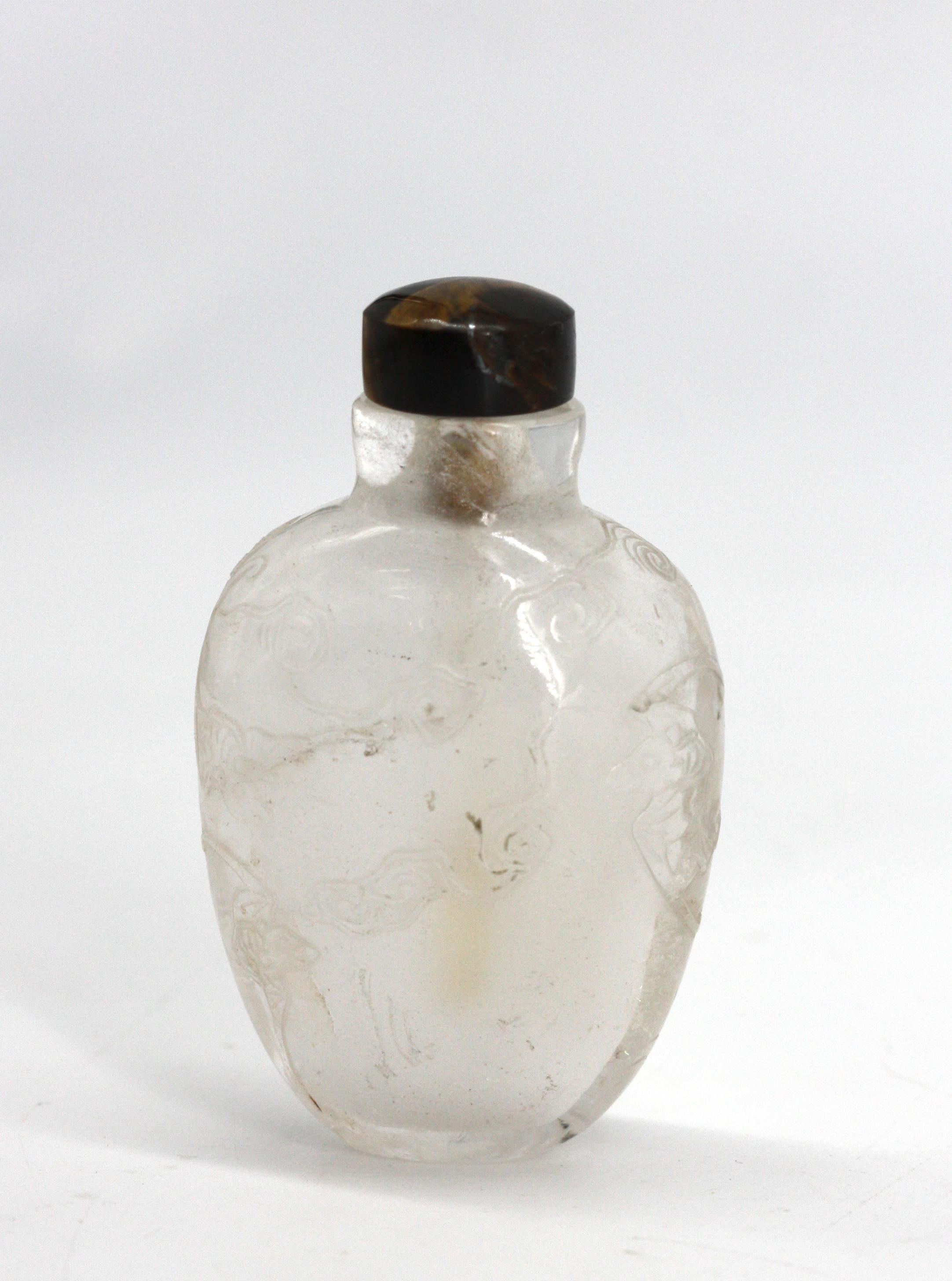 XX secolo Snuff bottle cinese in cristallo di rocca intagliato in vendita