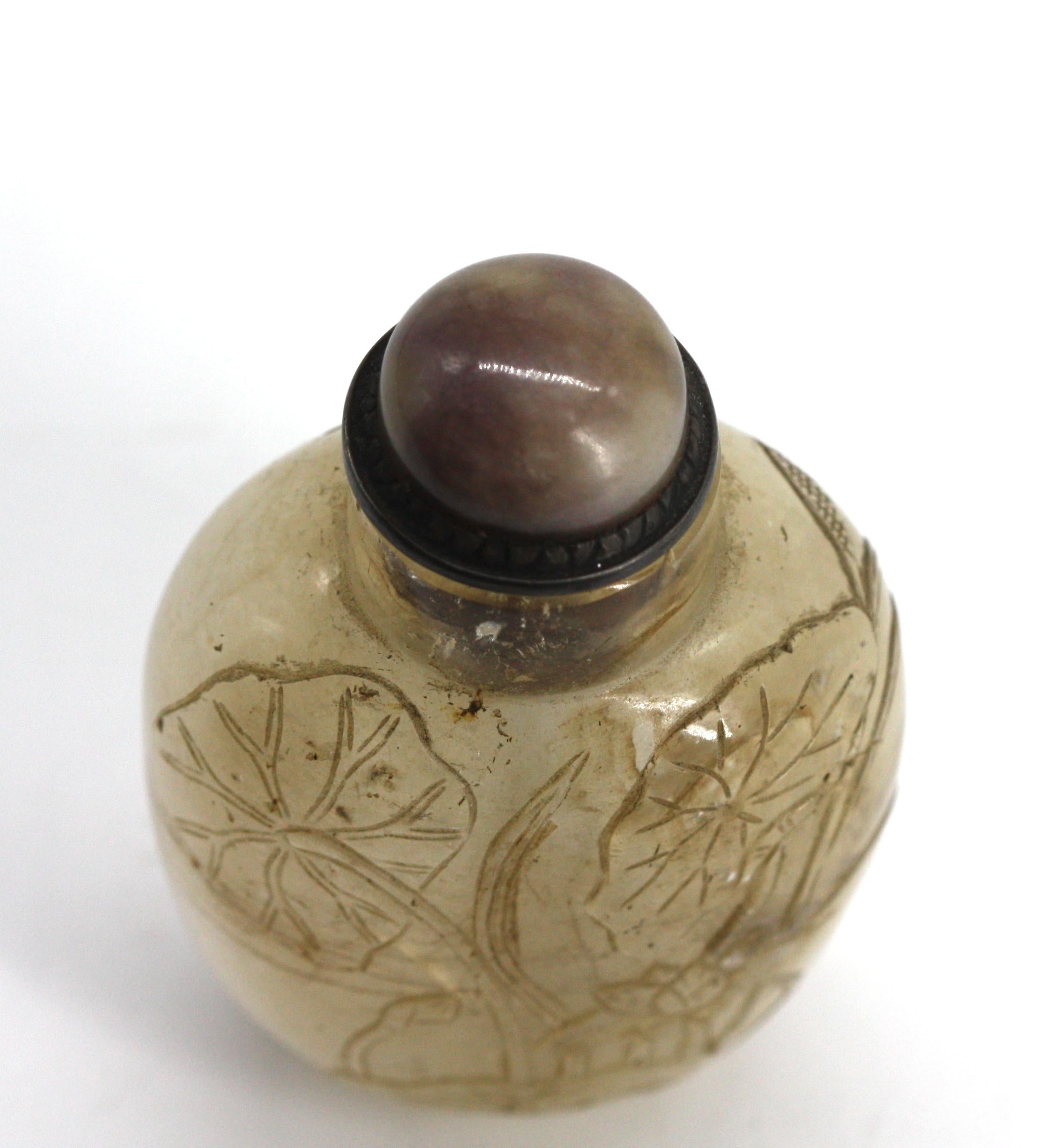 Vetro Snuff bottle cinese in cristallo di rocca intagliato in vendita