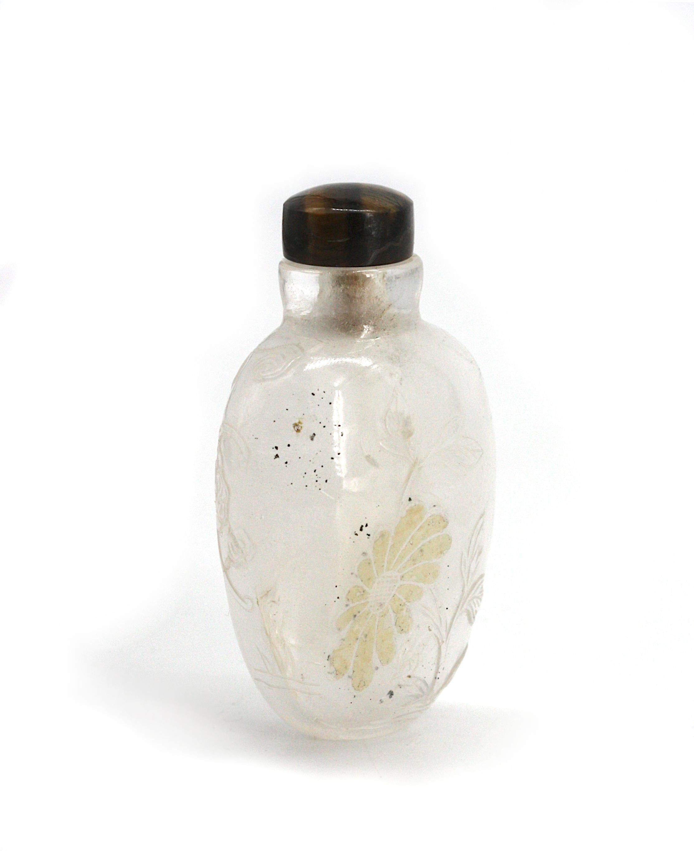 Snuff bottle cinese in cristallo di rocca intagliato in vendita 3