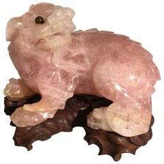 Lion Foo en quartz rose sculpté:: Période de la République:: Chine