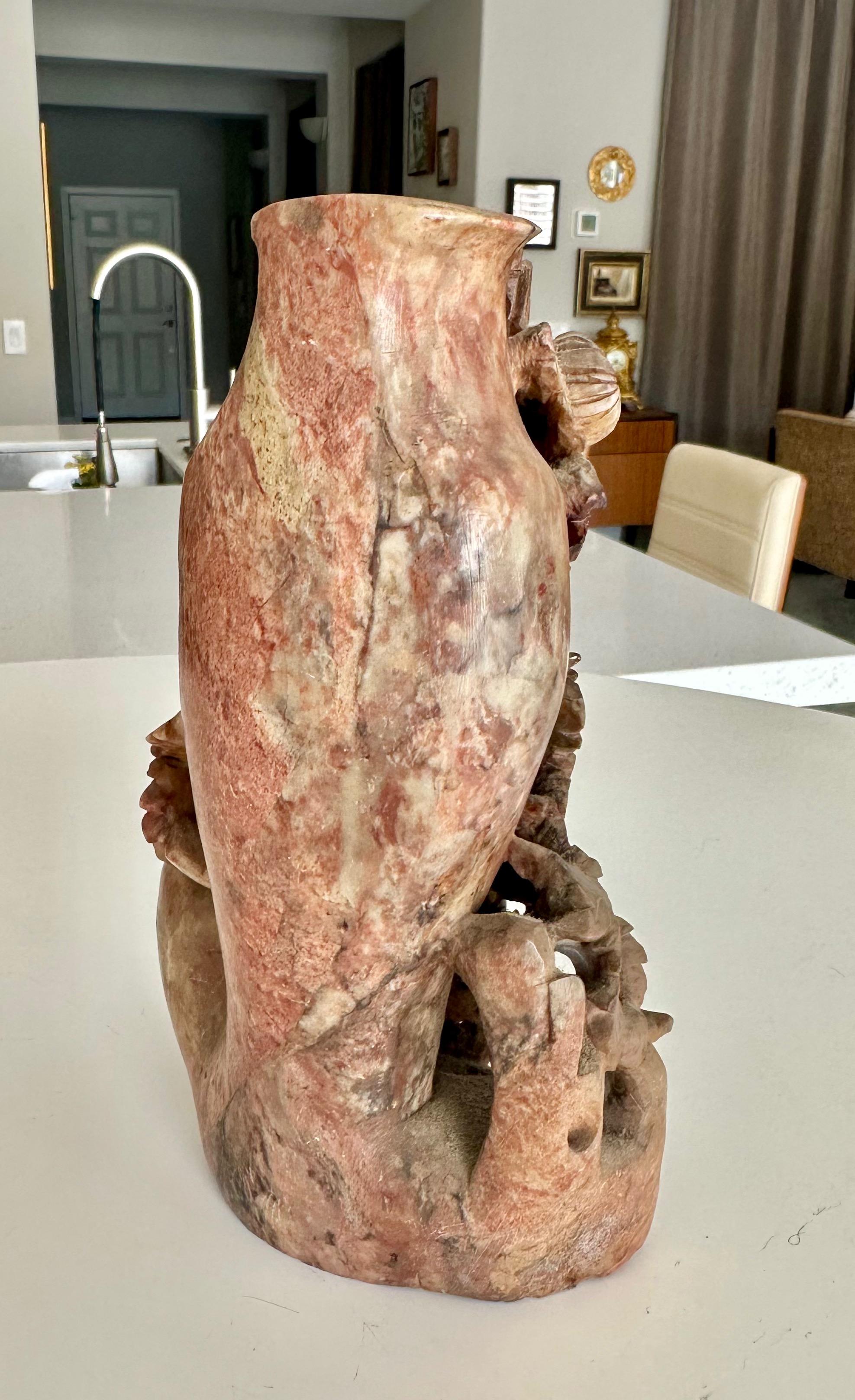Escultura china tallada en piedra jabón Shoushon Floral Doble Jarrón en venta 5