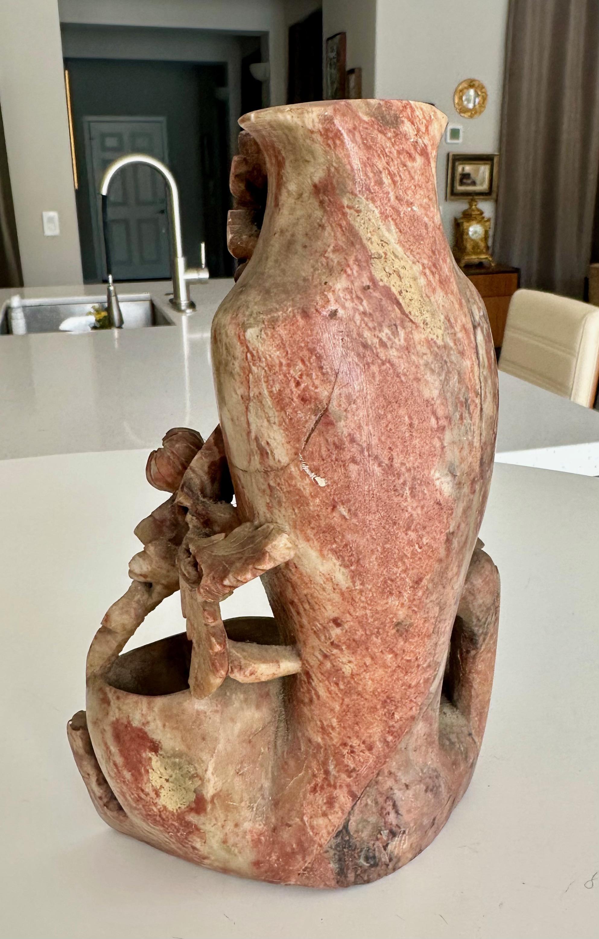 Escultura china tallada en piedra jabón Shoushon Floral Doble Jarrón en venta 6