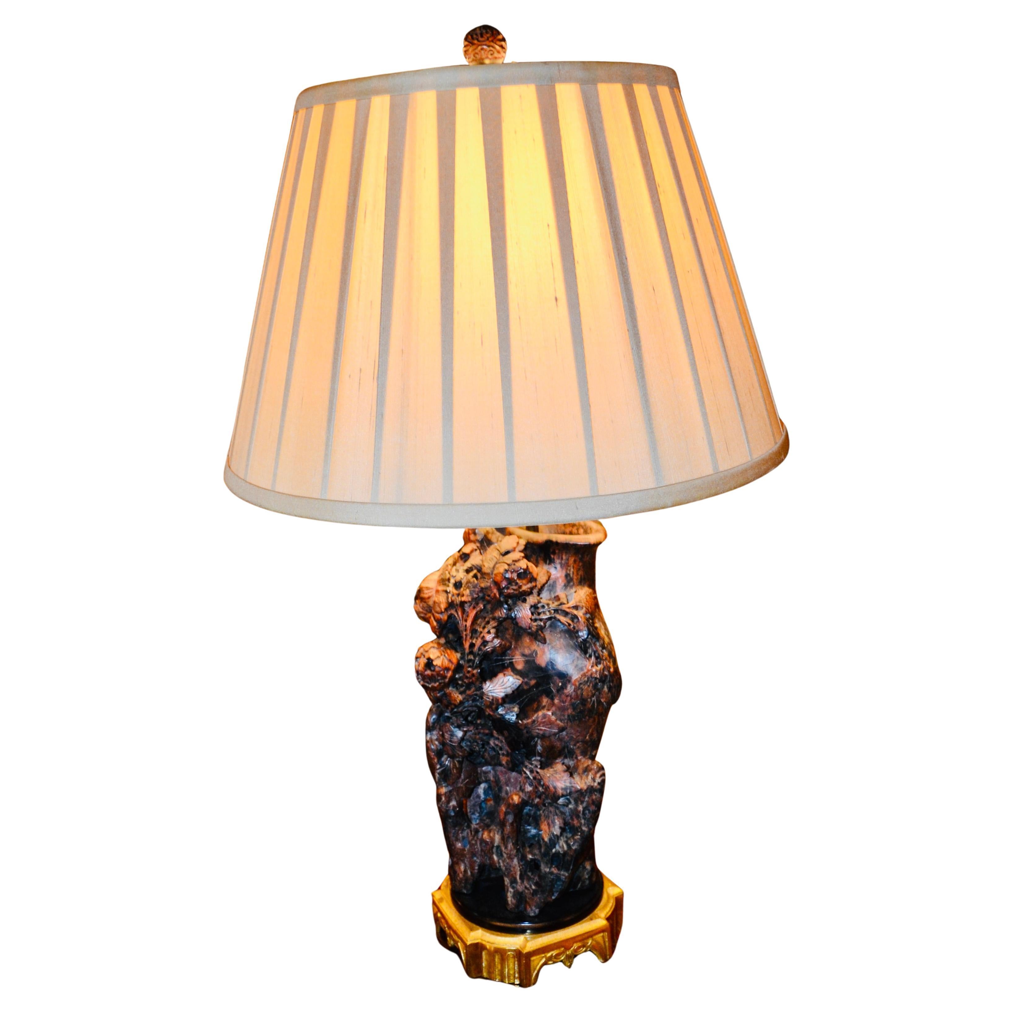 Lampada cinese in pietra ollare intagliata