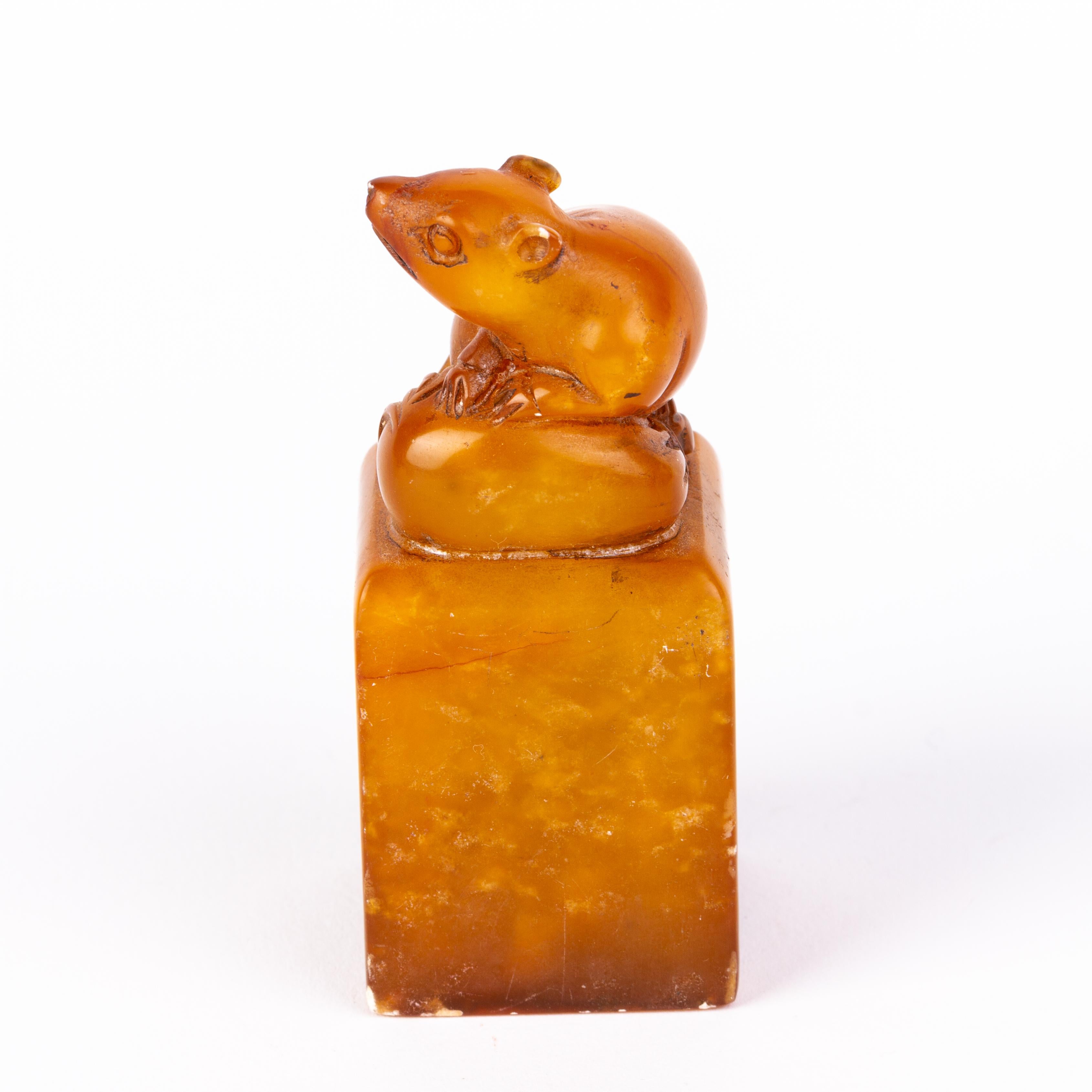 Chinese Carved Soapstone Signed Rat Desk Seal Sculpture 19th Century Qing In Good Condition For Sale In Nottingham, GB