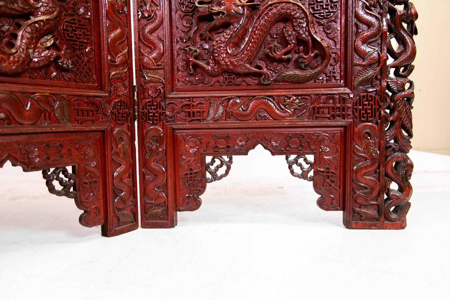 Chinese Carved Teakwood Red Lacquered Four Panel Screen In Good Condition In Wilson, NC