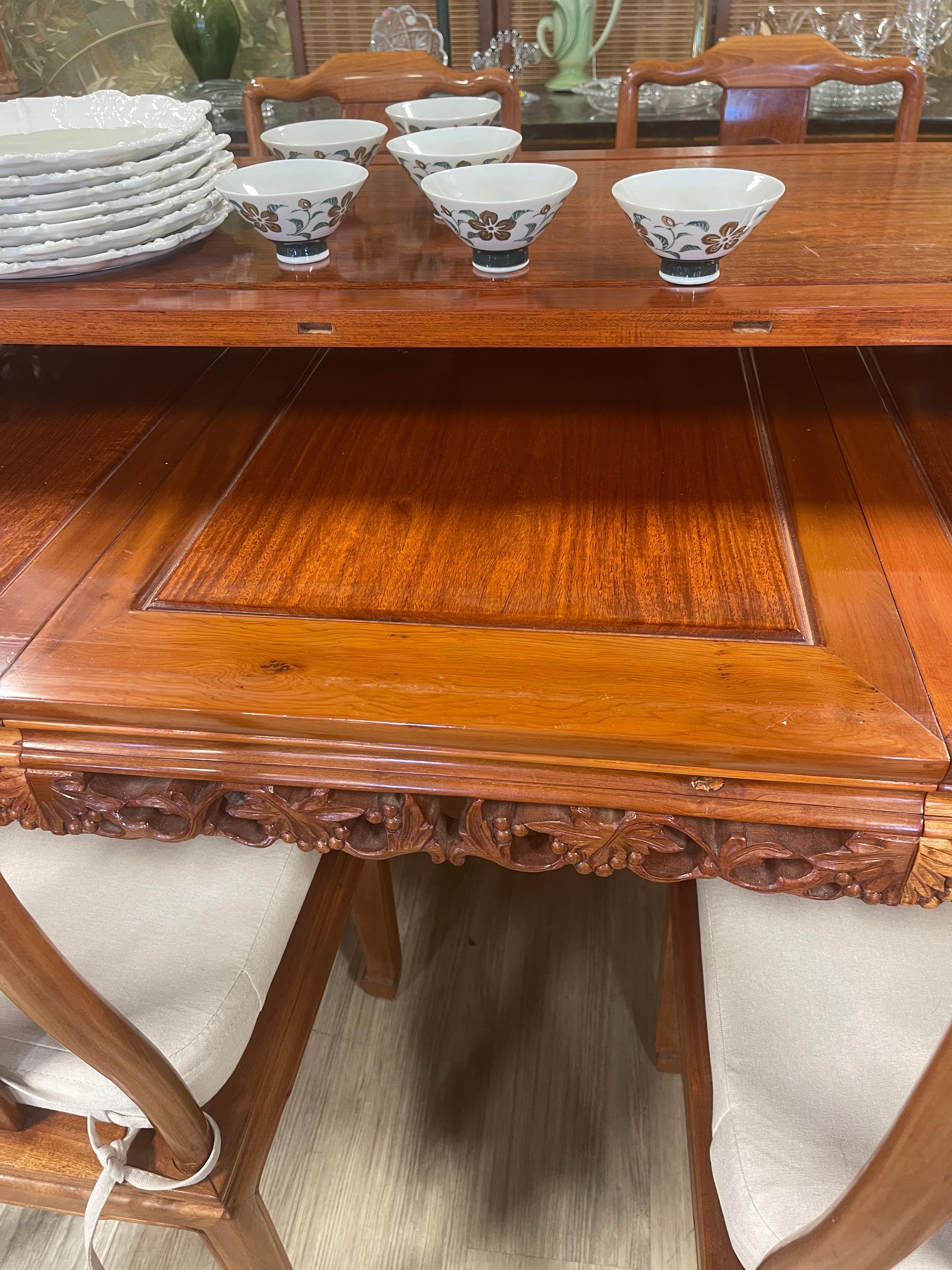 Milieu du XXe siècle Teck sculpté chinois  Wood Dining Set 7 pcs Extendable en vente