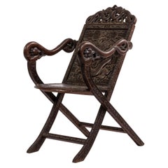 Fauteuil chinois en noyer sculpté