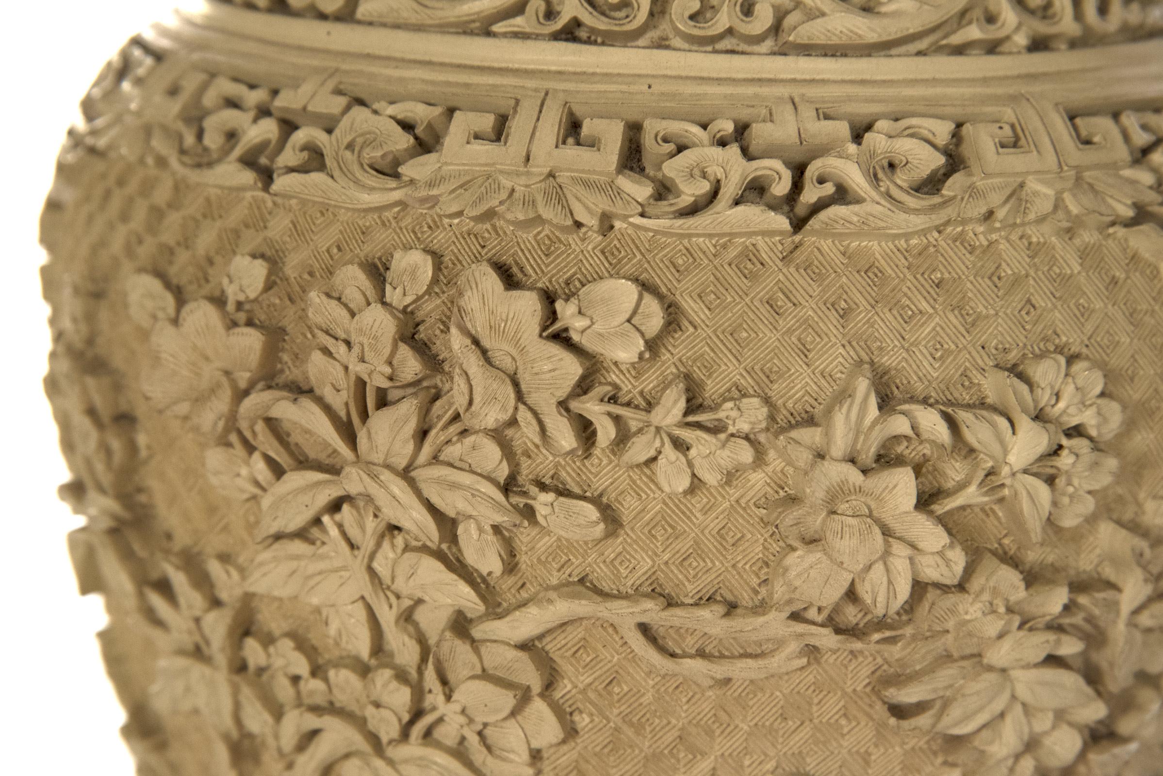 Chinese Carved White Cinnabar Table Lamp In Good Condition For Sale In Salt Lake City, UT