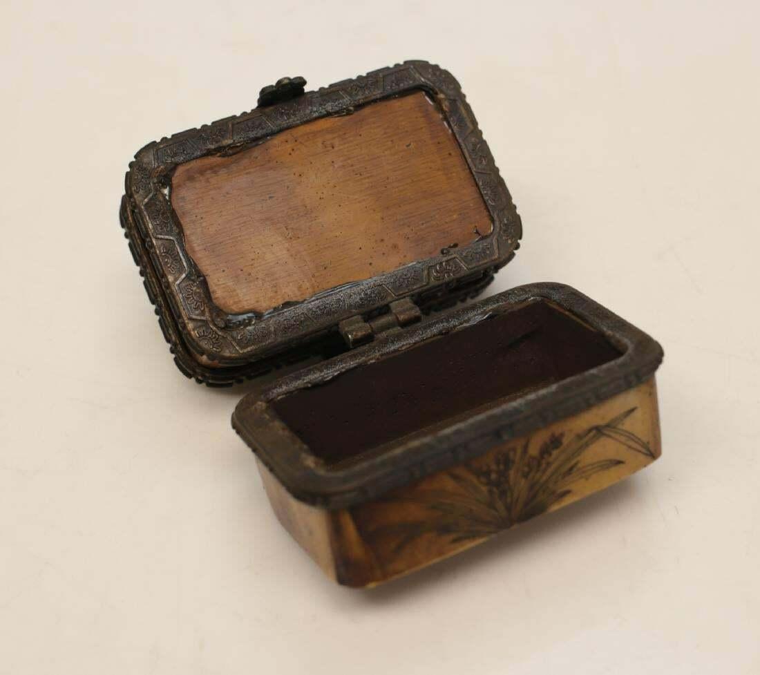 Chinese Carved White Jade Wood and Bronze Double Compartment Trinket Box In Good Condition For Sale In Gardena, CA