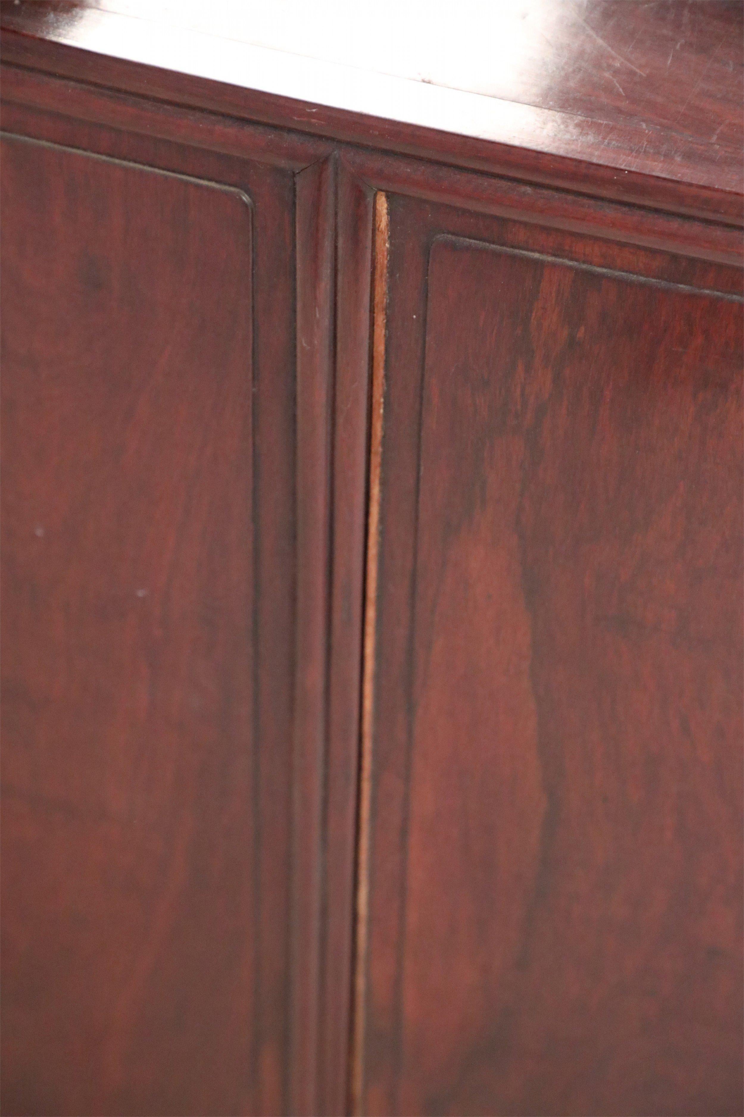 Scaffale Etagere Bogu cinese in legno intagliato e con accenti rossi in vendita 8