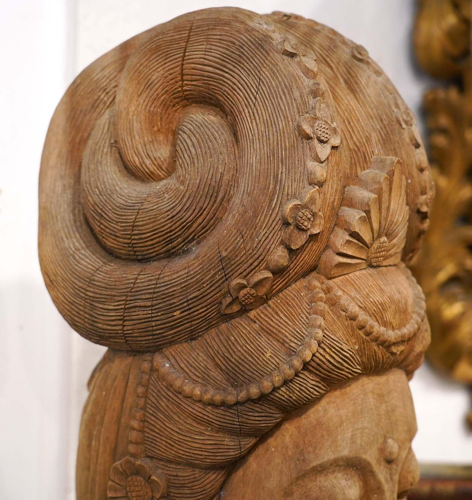 Chinese Carved Wood Bust of Guan Yin the Bodhisattva of Compassion, 20th C. In Good Condition In Ft. Lauderdale, FL