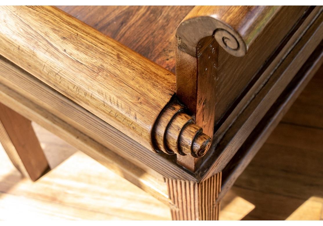 Banco largo chino de madera tallada en venta 1