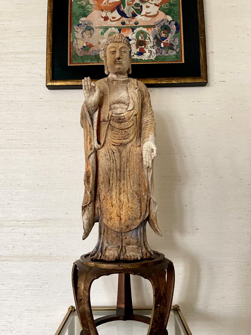 Chinesischer geschnitzter Buddha aus Holz im Ming-Stil im Angebot 3