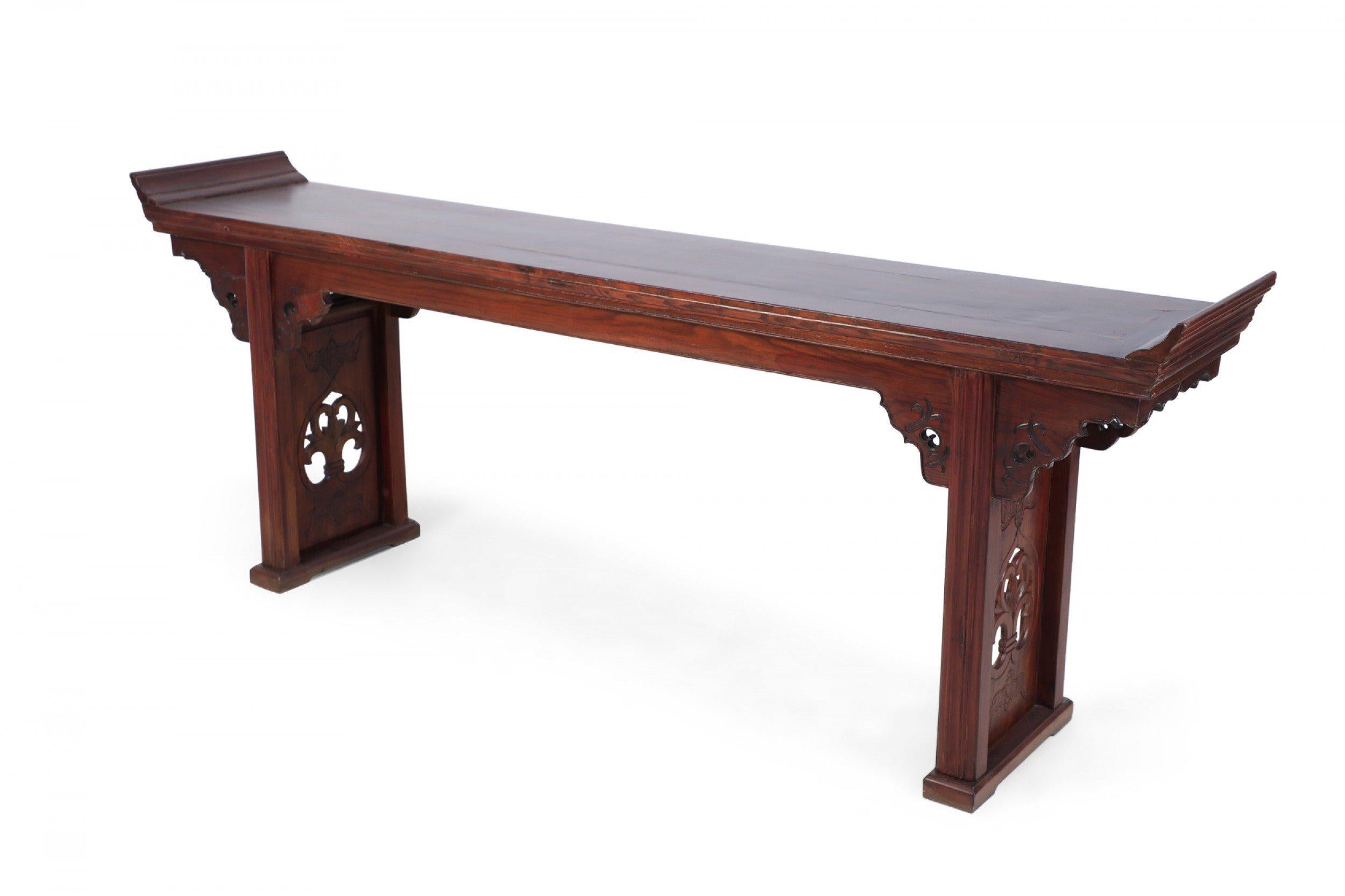 Sculpté Table d'autel / Console en bois sculpté chinois en vente