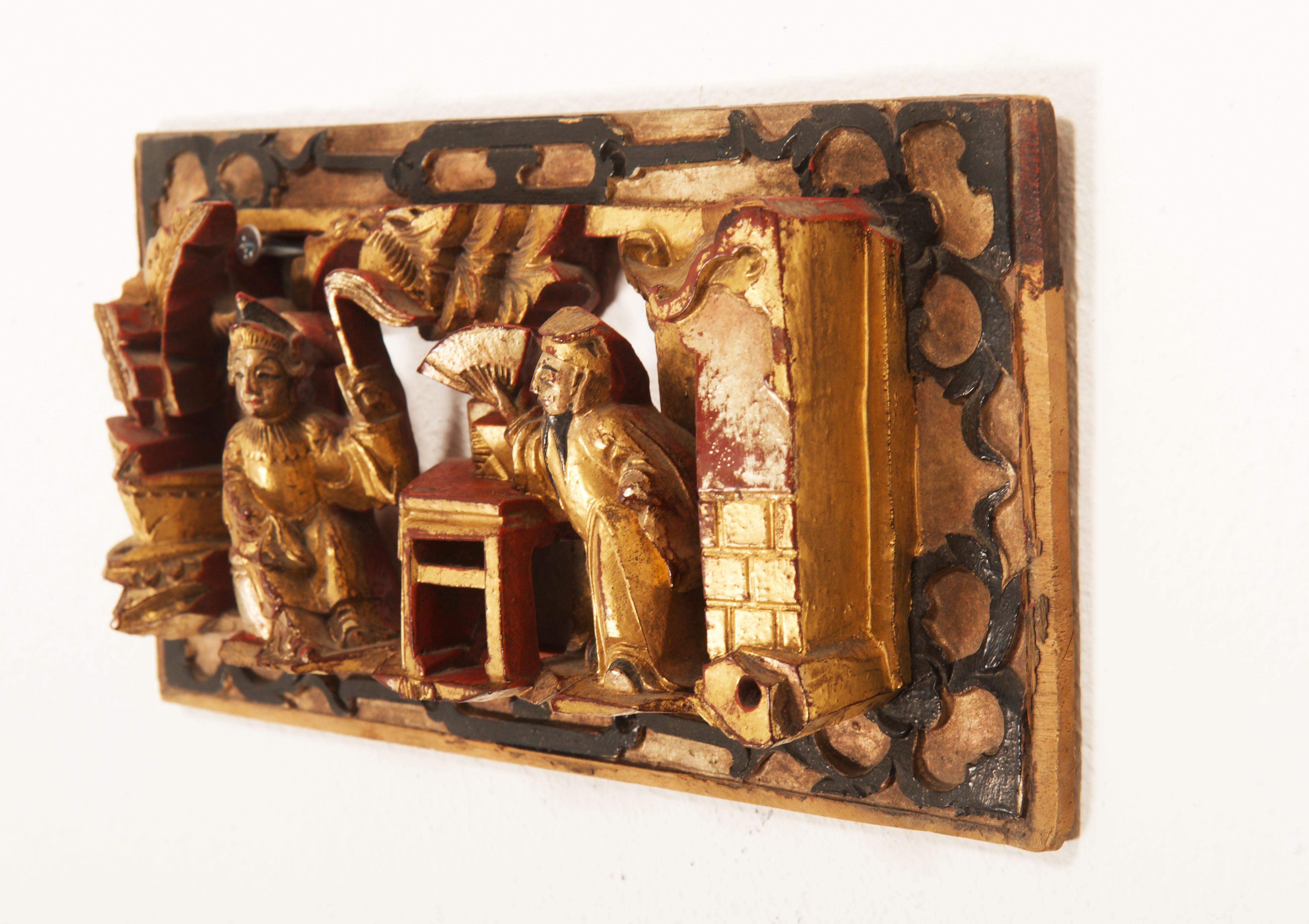 Chinesische geschnitzte Wandschnitzerei aus Holz mit vergoldeten Paneelen (Frühes 20. Jahrhundert) im Angebot