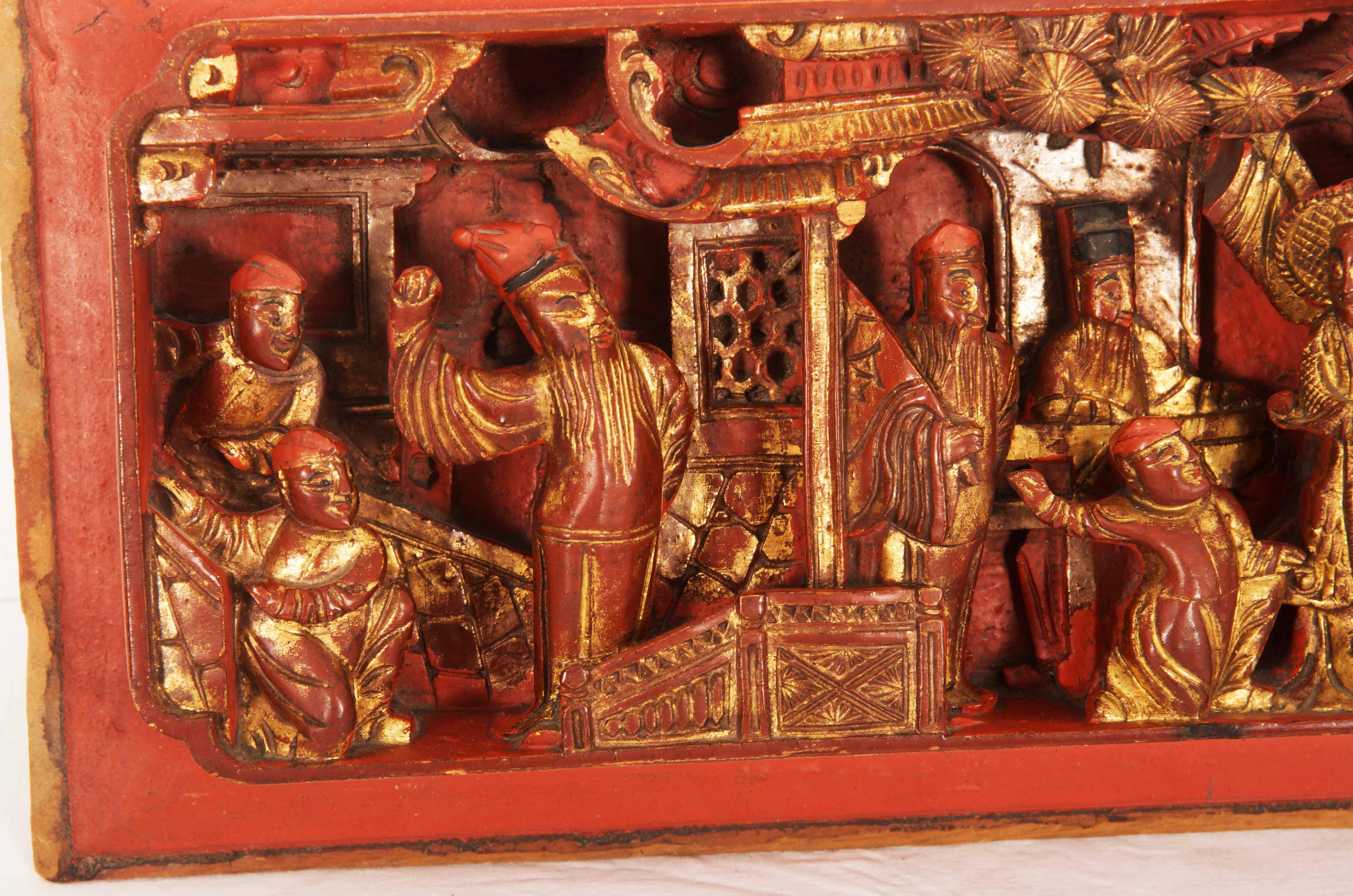 Chinesische geschnitzte Wandschnitzerei aus Holz mit vergoldeten Paneelen (Frühes 20. Jahrhundert) im Angebot