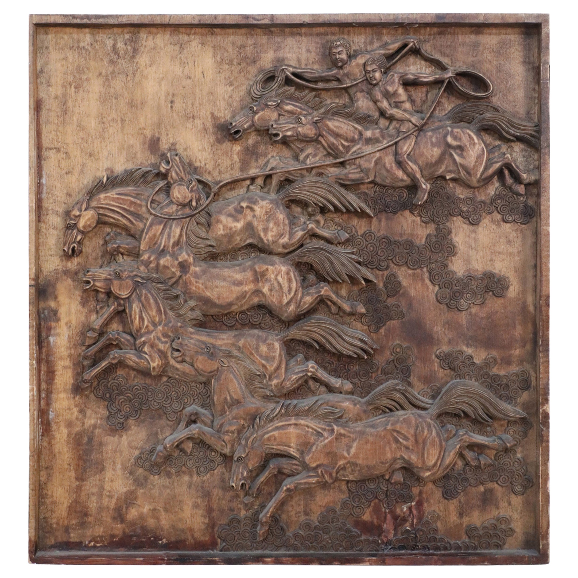 Chinesische geschnitzte Holz-Wandtafel mit der Darstellung von Reitern zu Pferd im Angebot