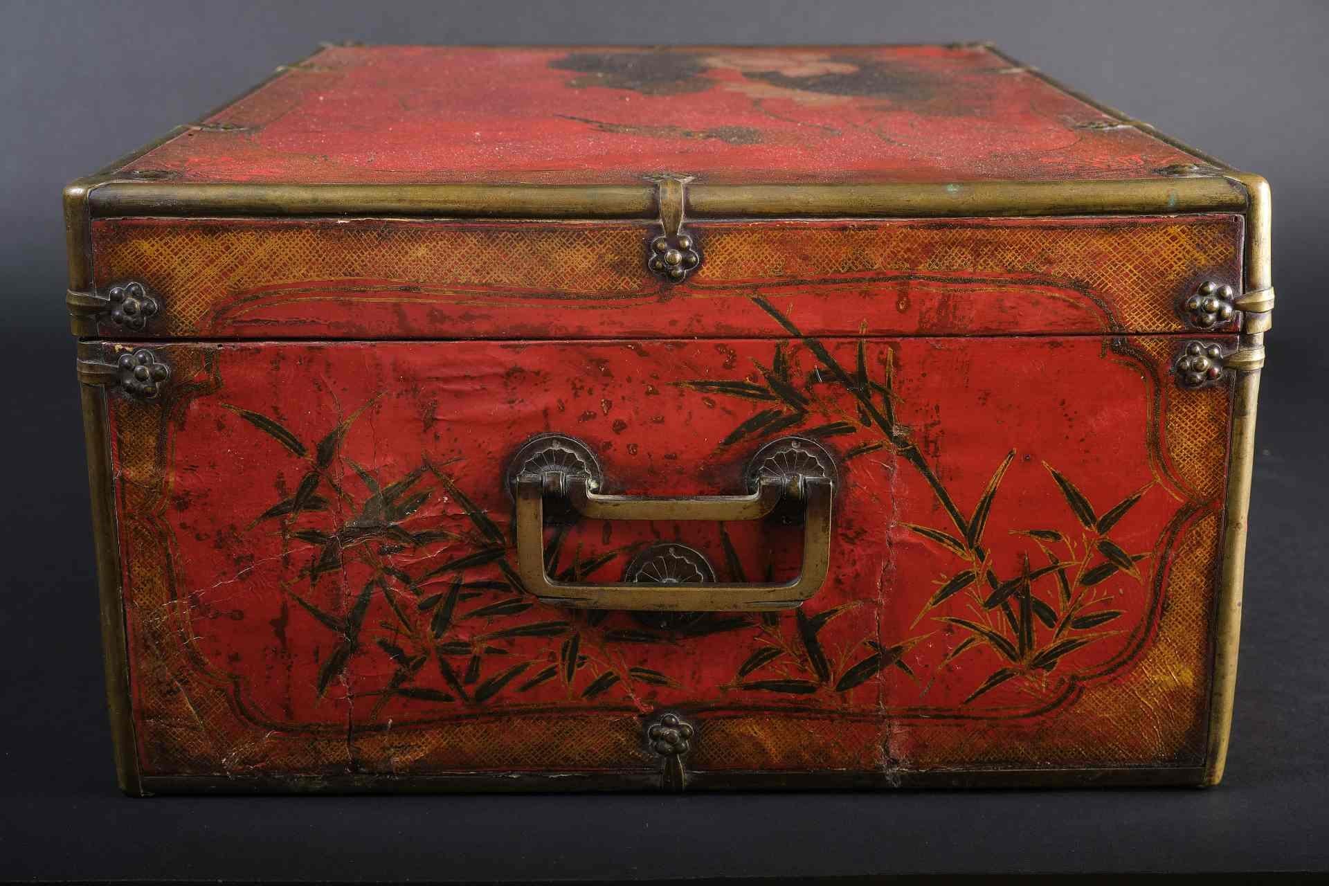 Chinese cassette with brass fittings and parchment cover, China 18th century For Sale 5