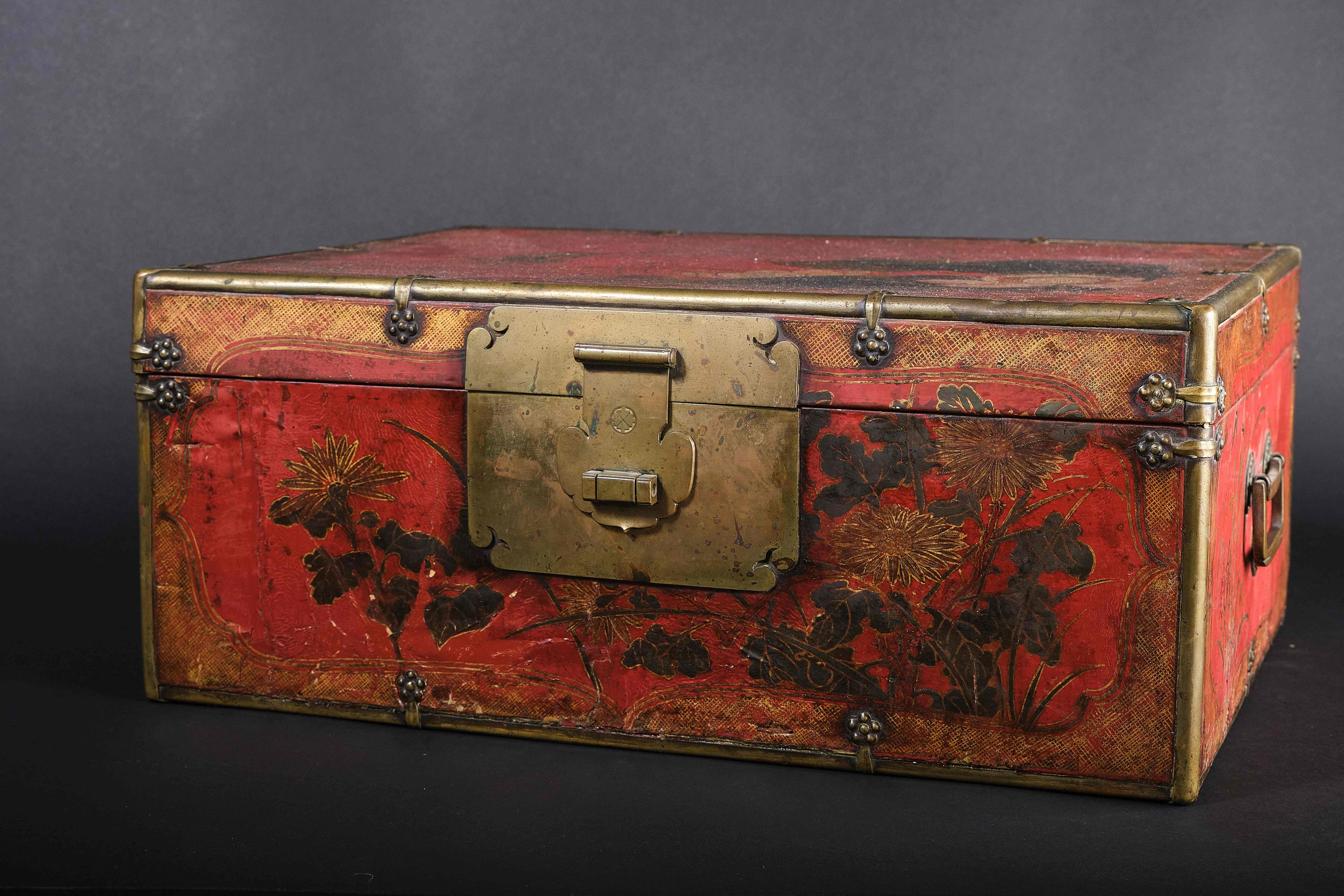 18th Century and Earlier Chinese cassette with brass fittings and parchment cover, China 18th century For Sale