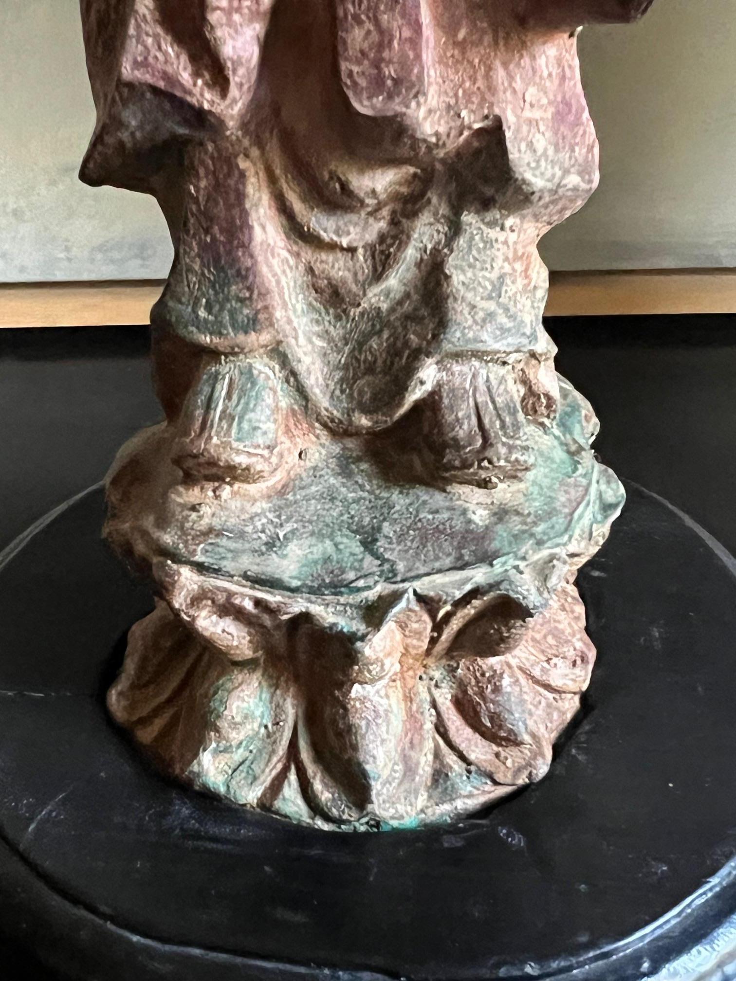 Figure de moine bouddhiste chinois en fonte avec peinture et dorure d'origine, vers les années 1880 en vente 5