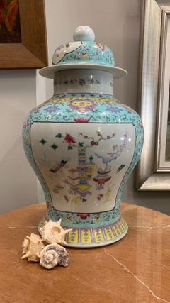 Chinesische Vase aus Celadon und gelbem Porzellan, handbemalt