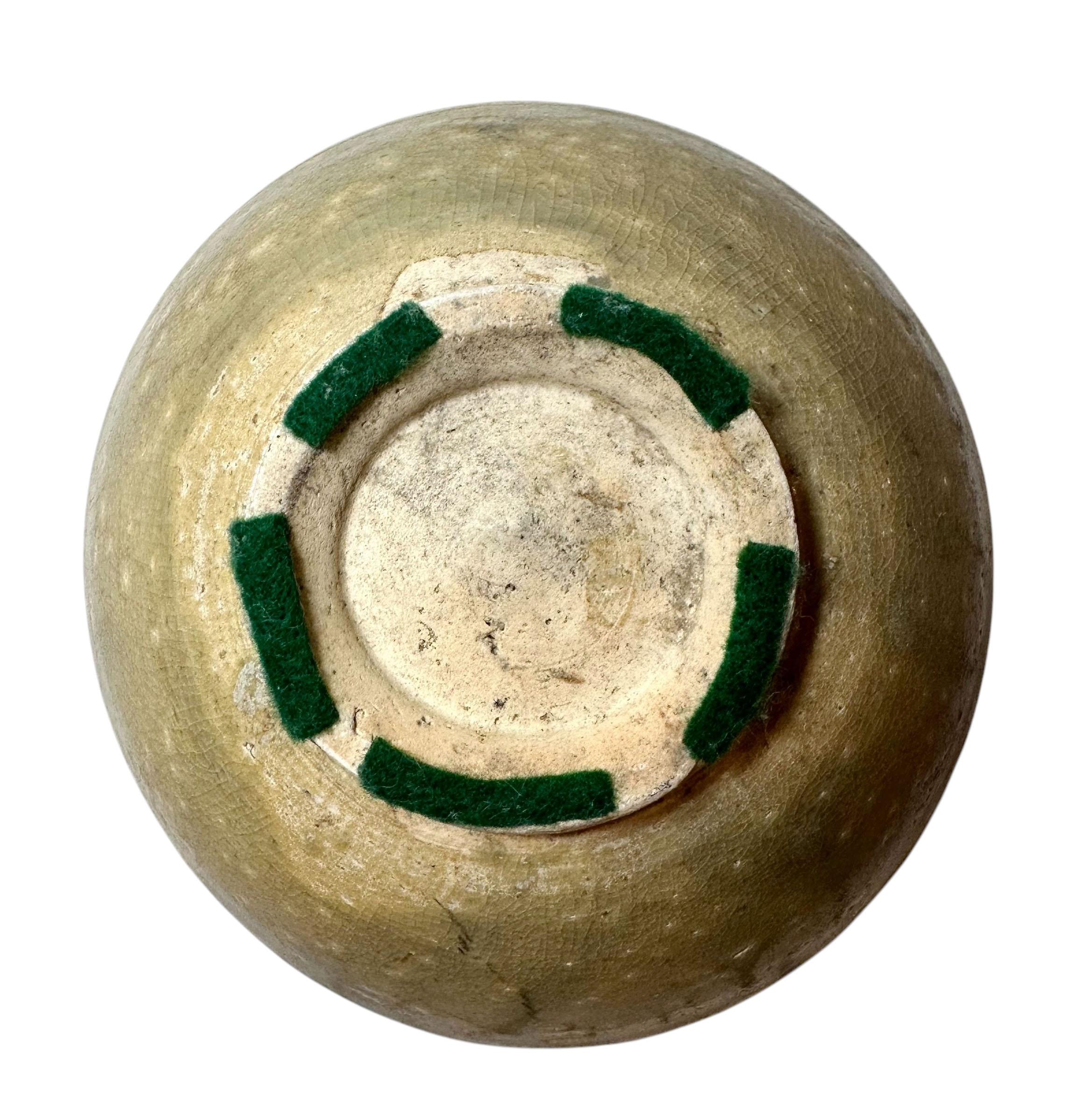 Fino al XVIII secolo Ciotola cinese in celadon in vendita