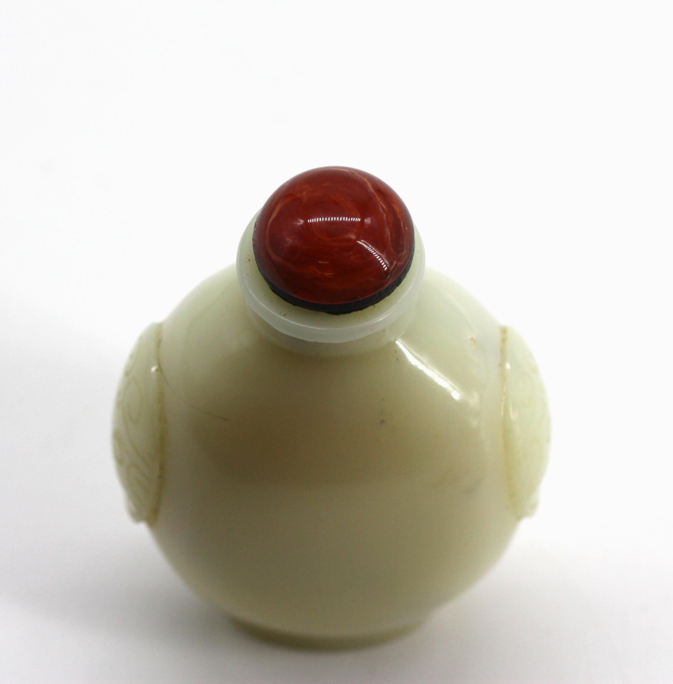 Bouteille à priser chinoise en verre céladon Bon état - En vente à West Palm Beach, FL