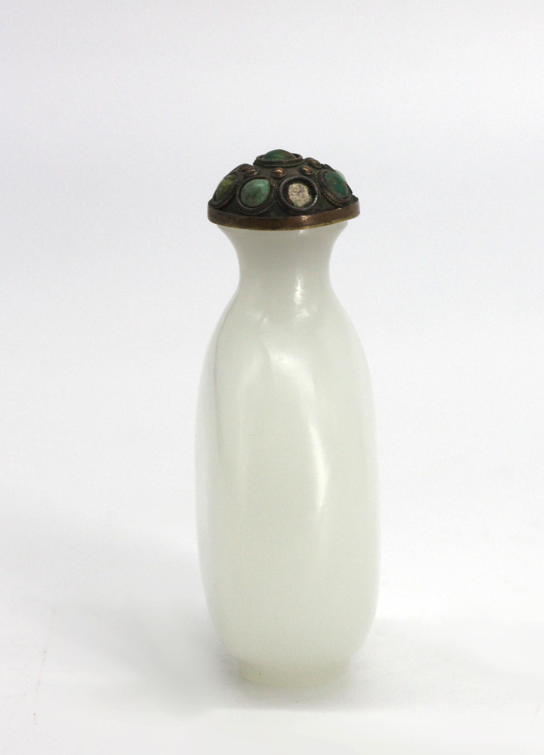 Bouteille à priser chinoise en verre céladon Bon état - En vente à West Palm Beach, FL