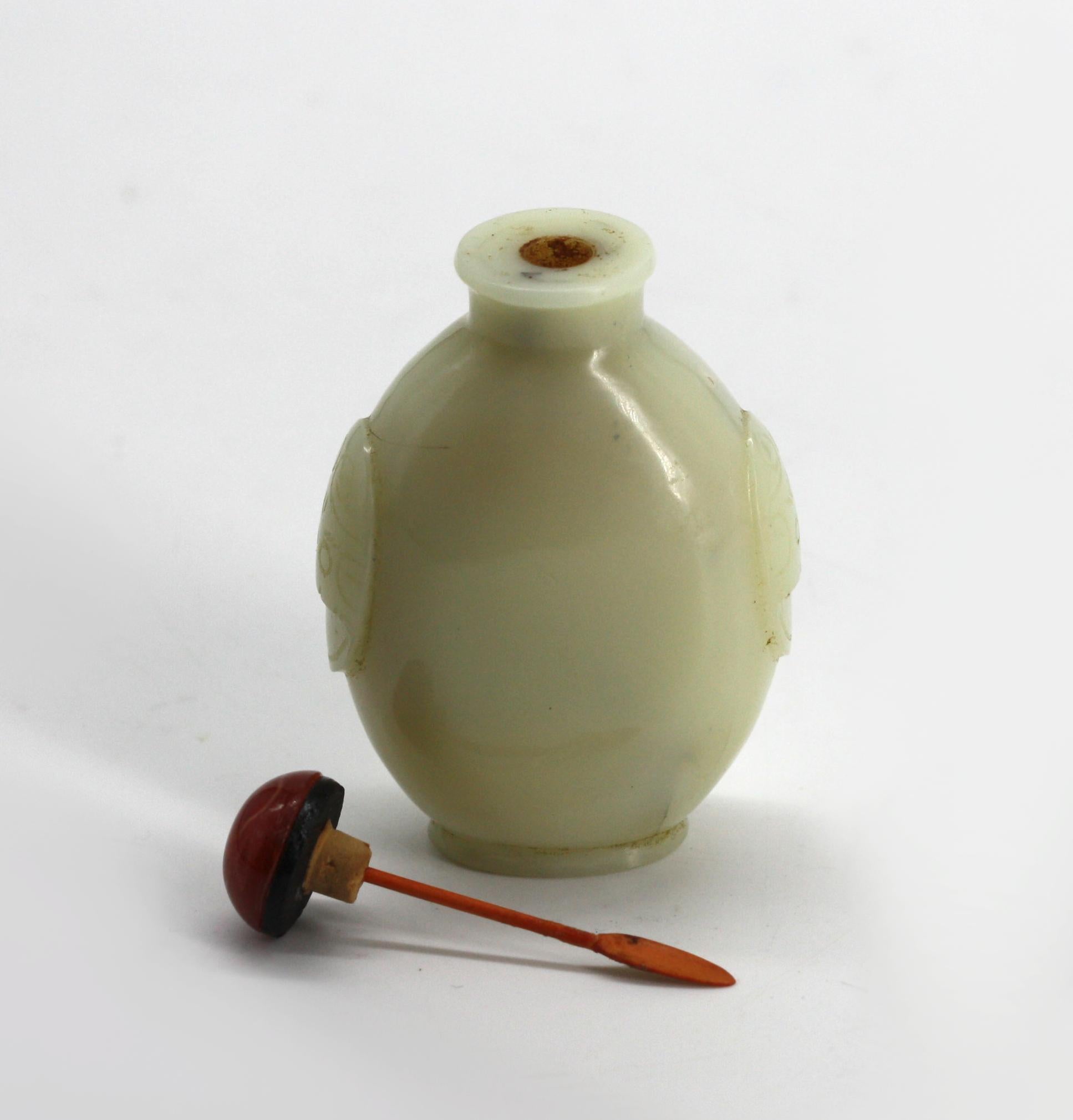 20ième siècle Bouteille à priser chinoise en verre céladon en vente