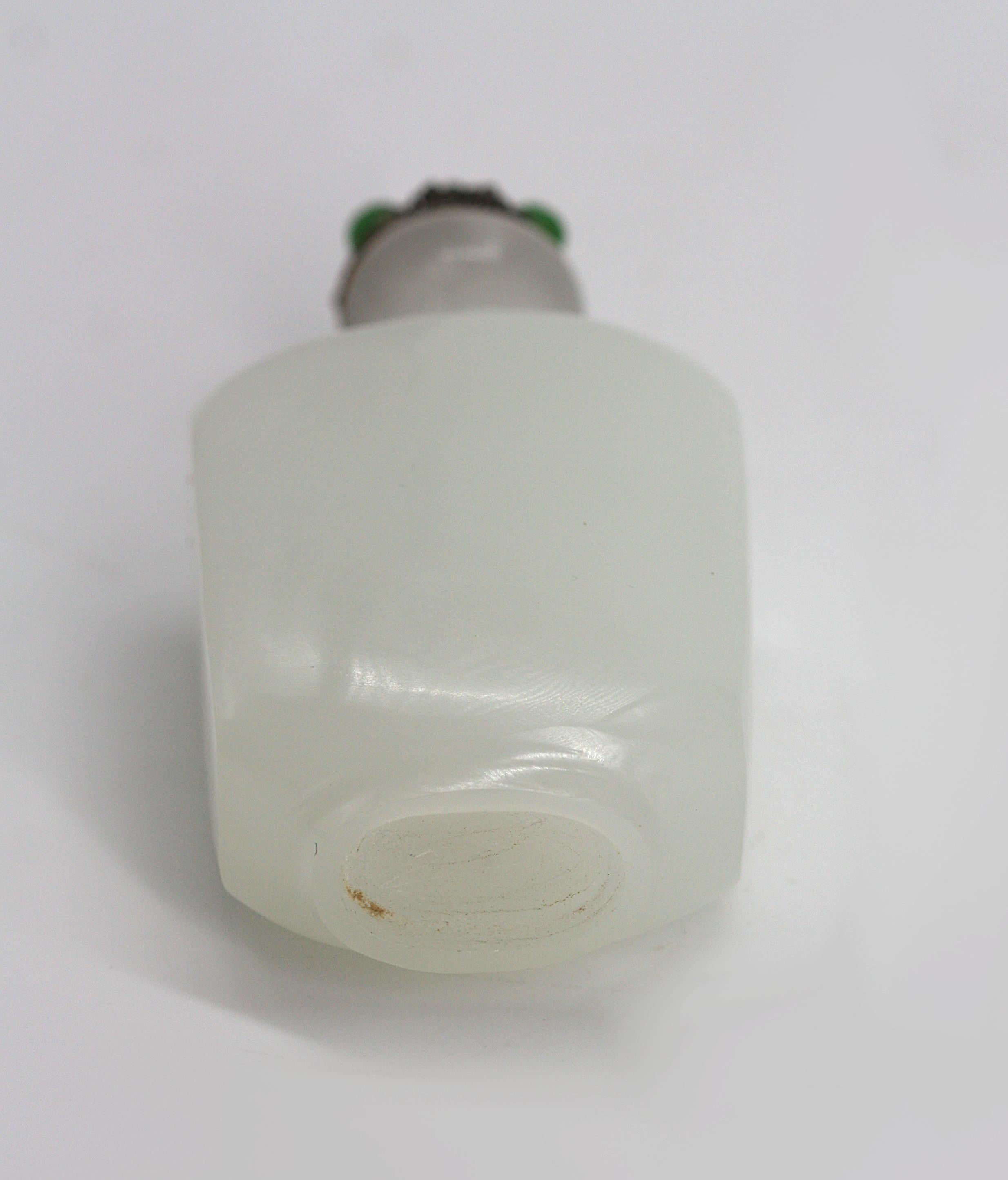 Tabacchiera cinese in vetro celadon in vendita 1