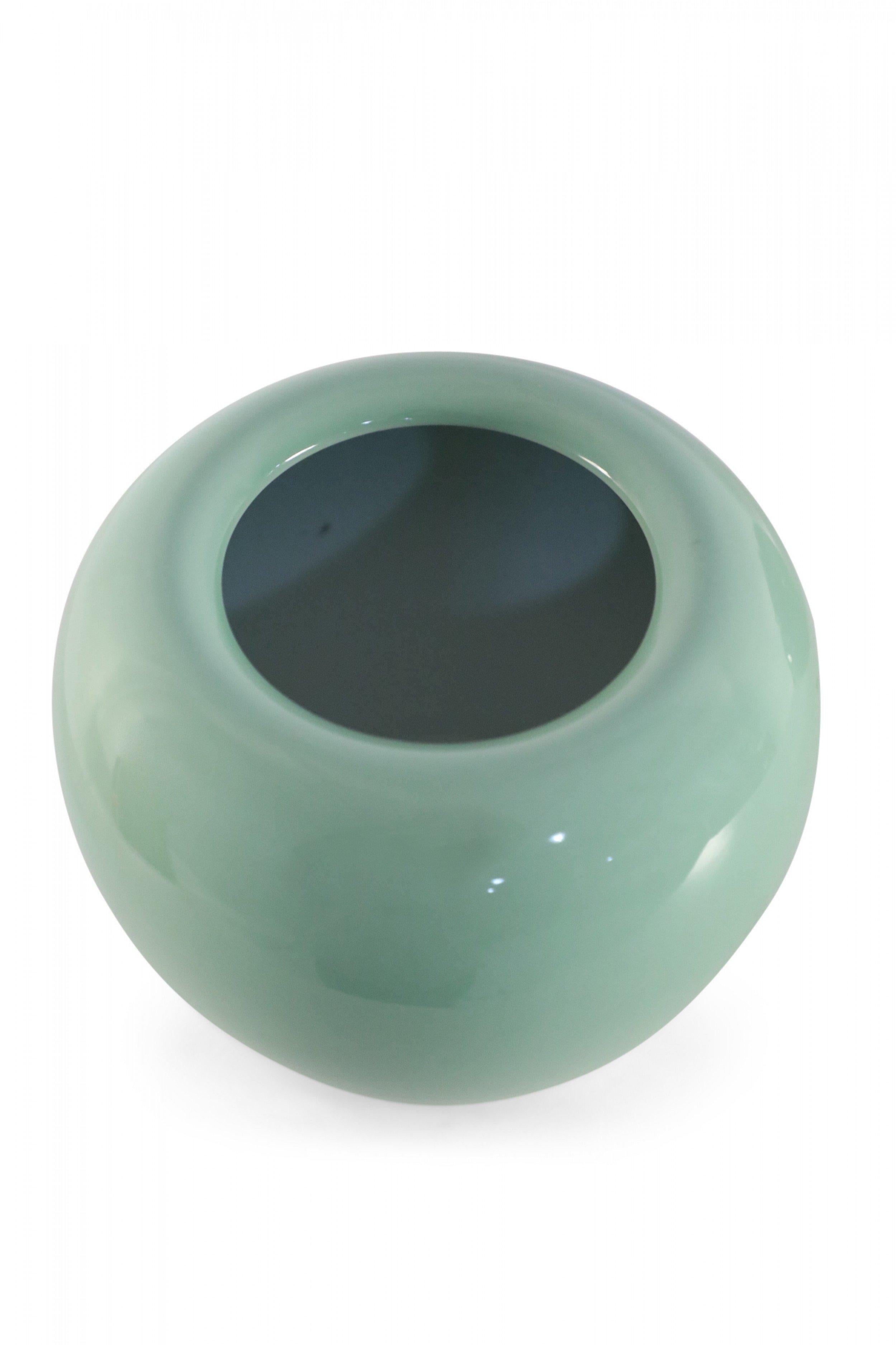 Chinese Celadon Glazed Porcelain Pot In Good Condition For Sale In New York, NY