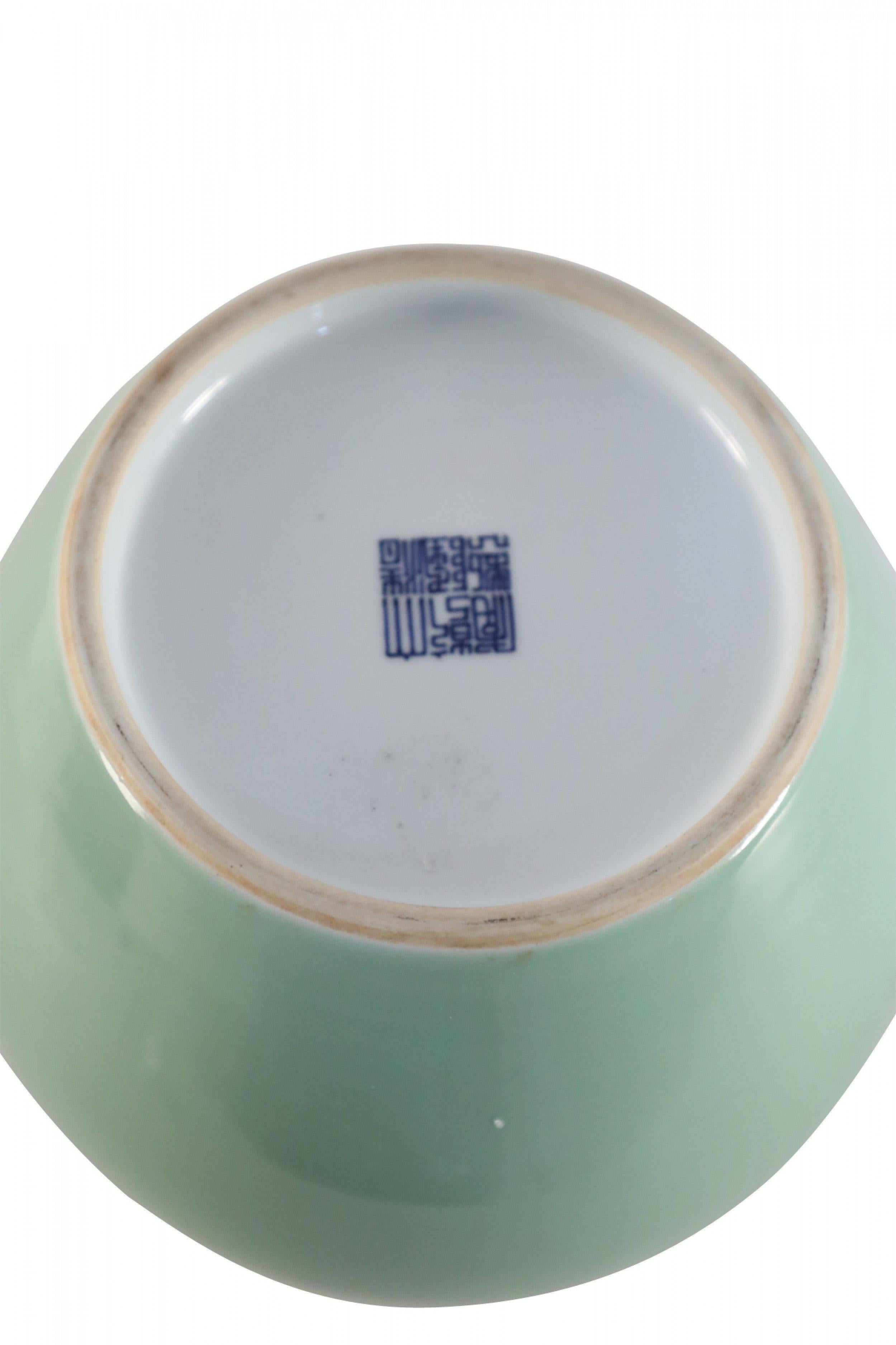 Porcelaine Pot en porcelaine émaillée céladon de Chine en vente