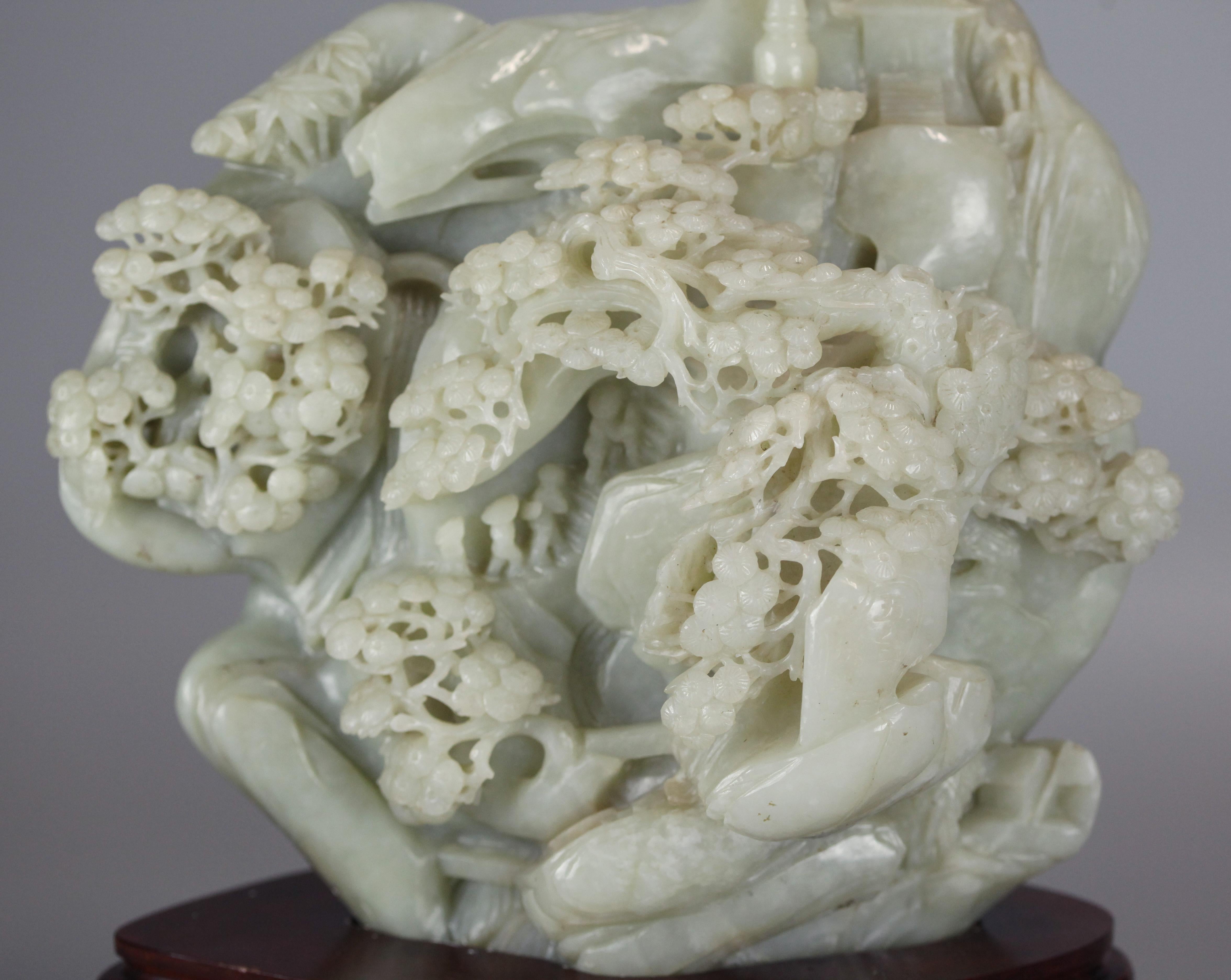 Giada Scultura in giada celadon cinese raffigurante un paesaggio in vendita
